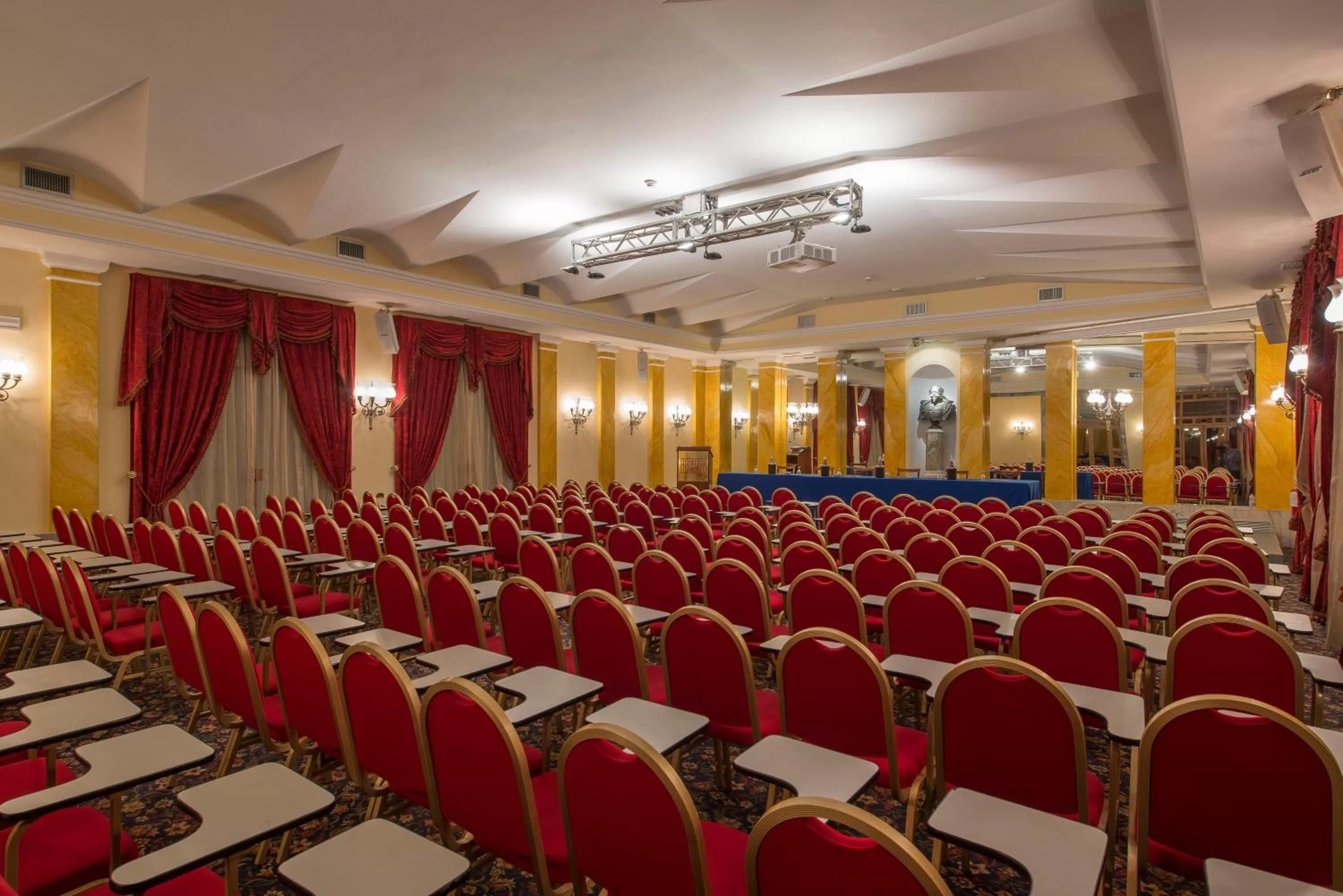 Property building in Bettoja Hotel Massimo d'Azeglio