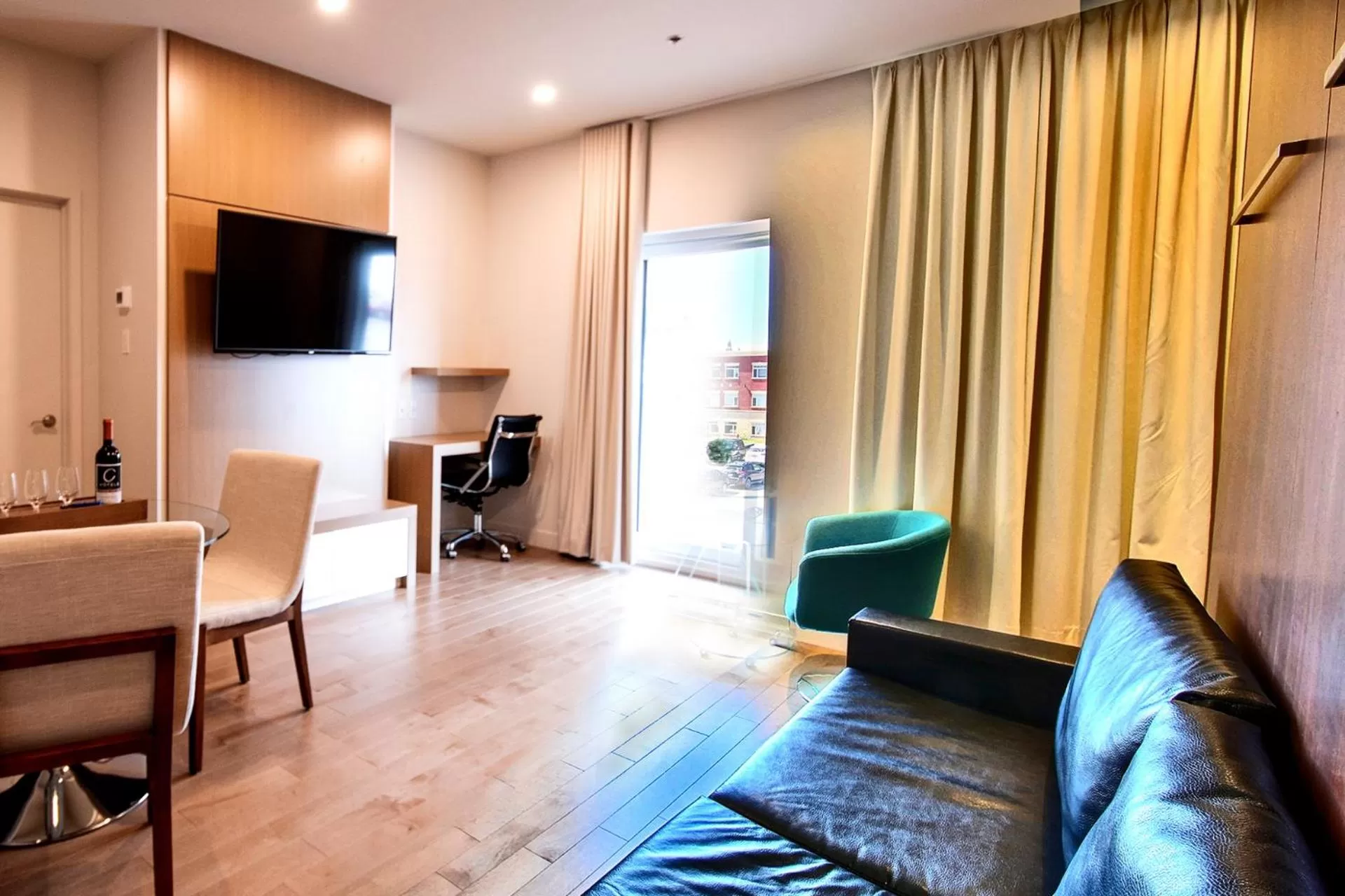 TV and multimedia in Hôtel Le Navigateur