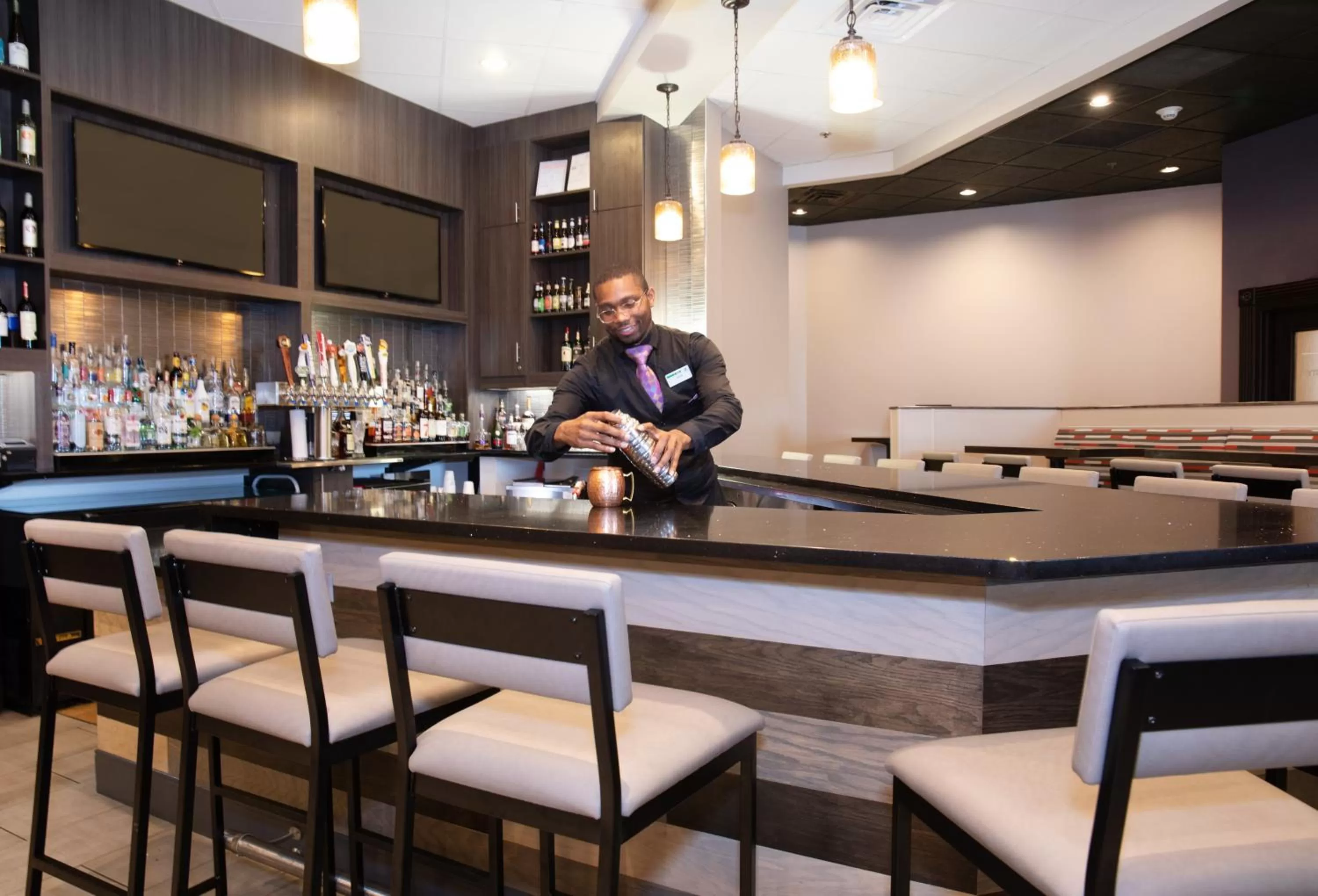 Lounge or bar in Holiday Inn St. Louis Airport West Earth City by IHG