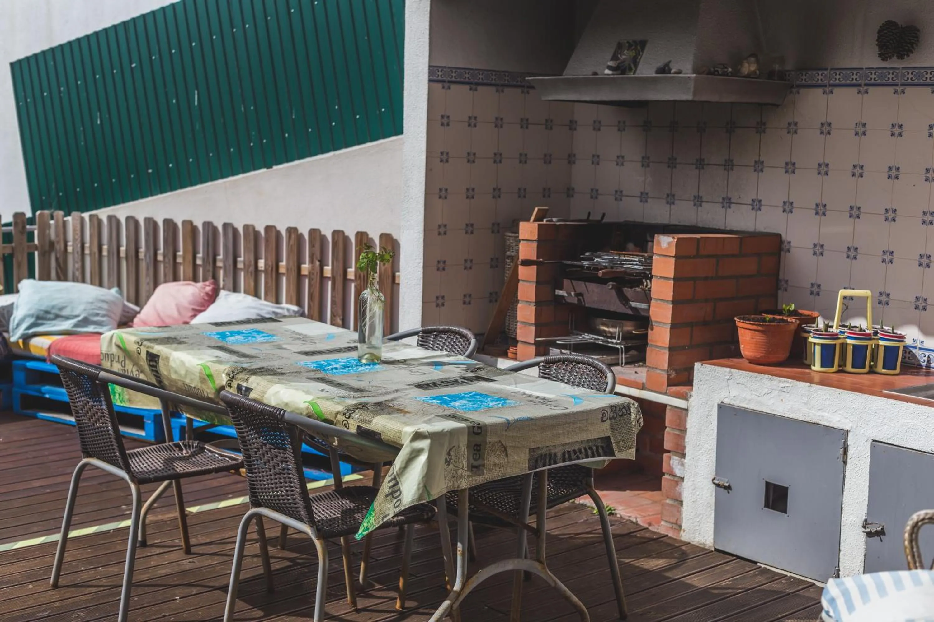 BBQ facilities in Ericeira Chill Hill Hostel & Private Rooms - Peach Garden