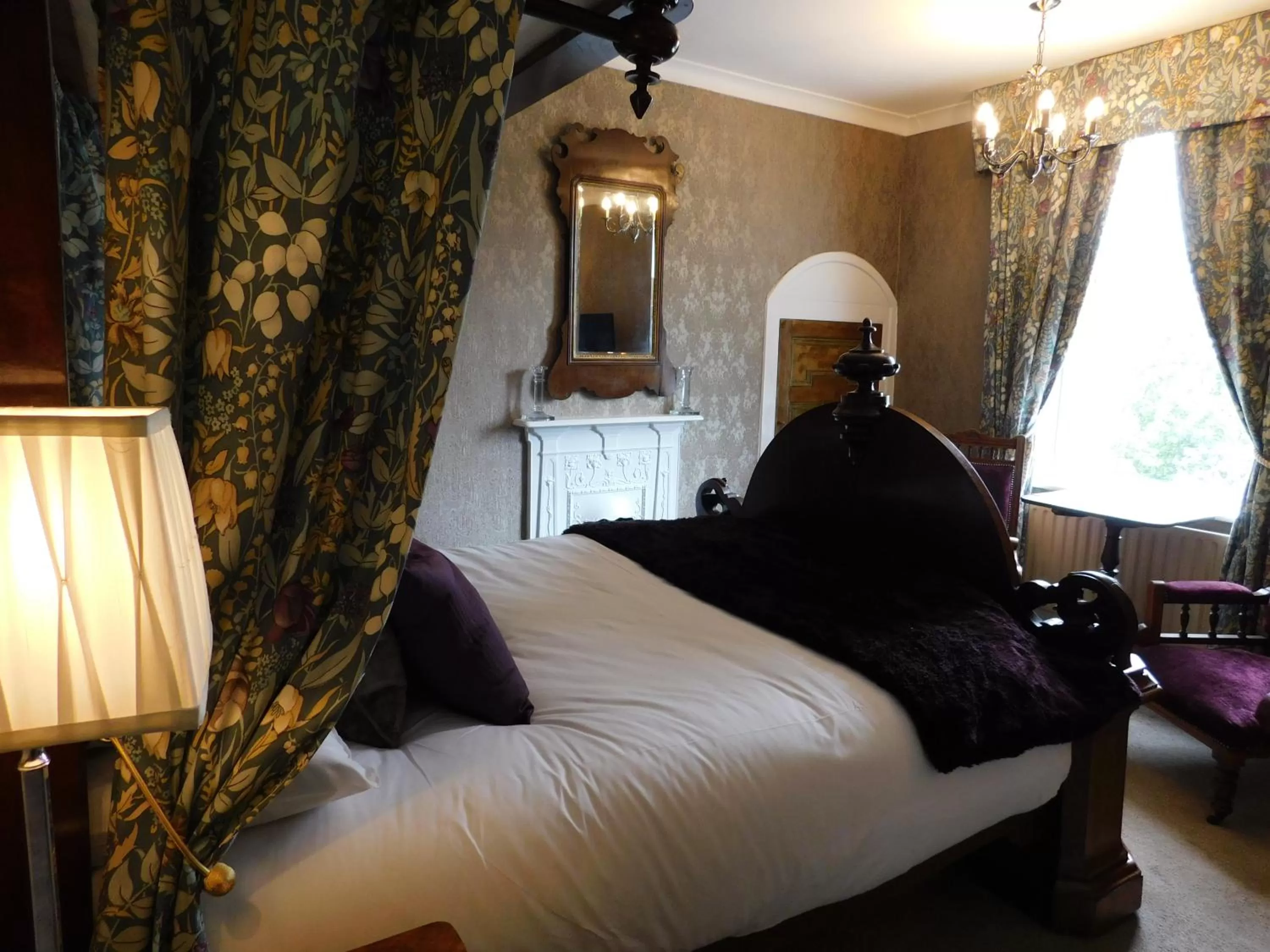 Bed in The Old Registry guest house