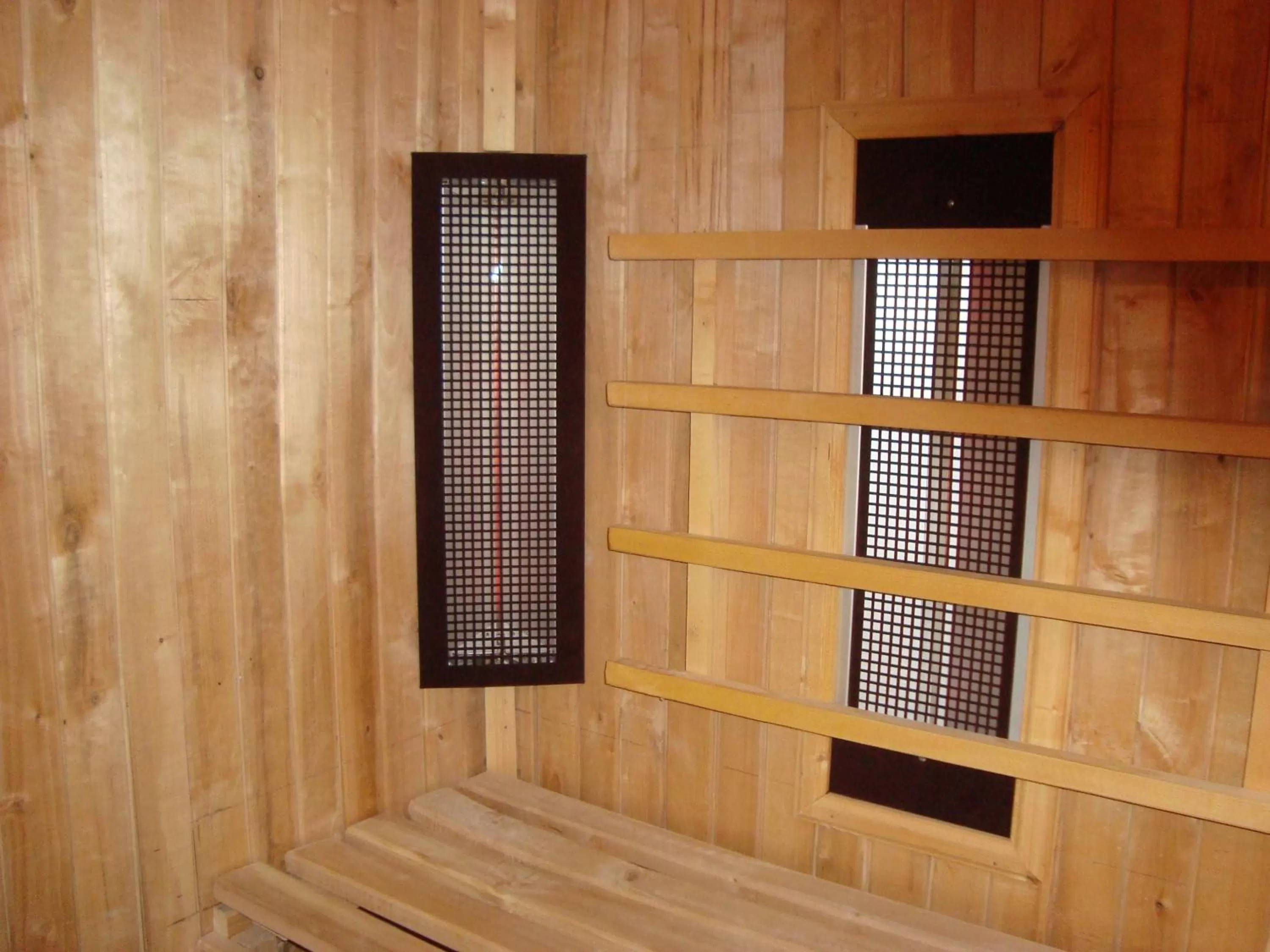 Steam room, TV/Entertainment Center in Hotel Kardjali