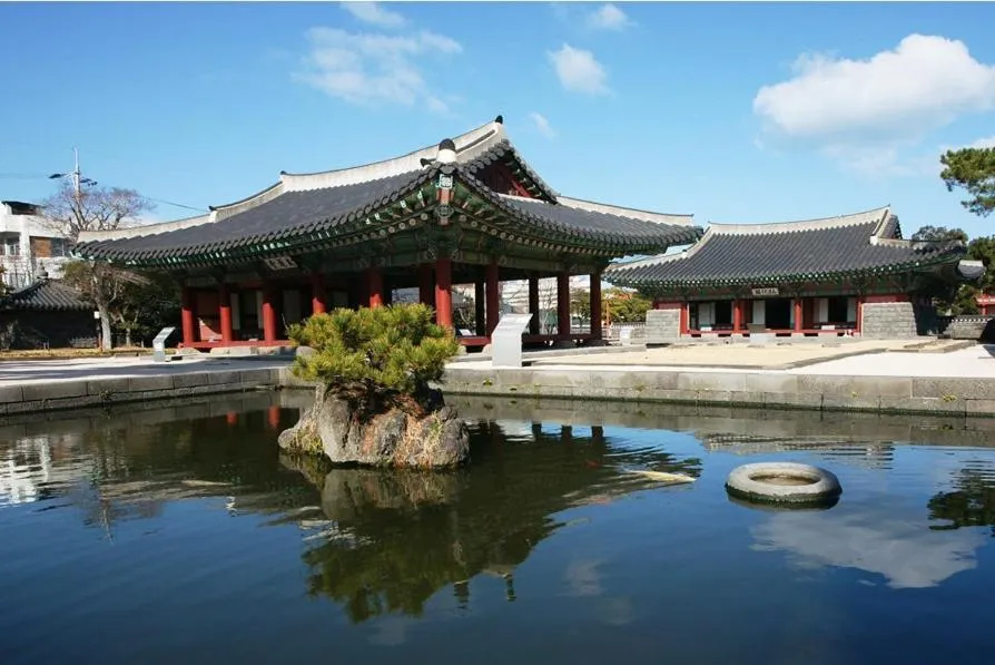 Property building in Twins Hotel