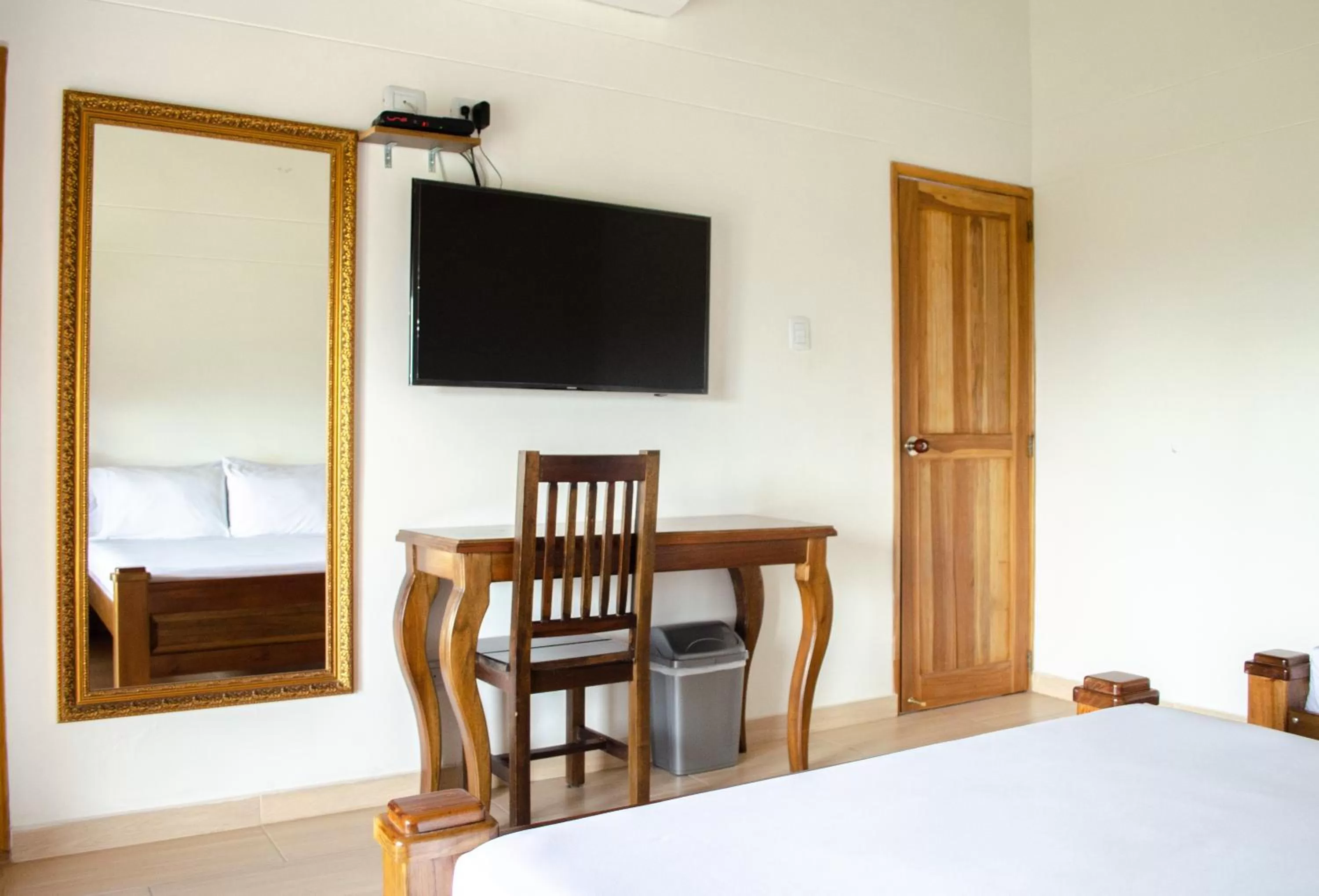 TV and multimedia, Bed in Hotel Santa Isabel