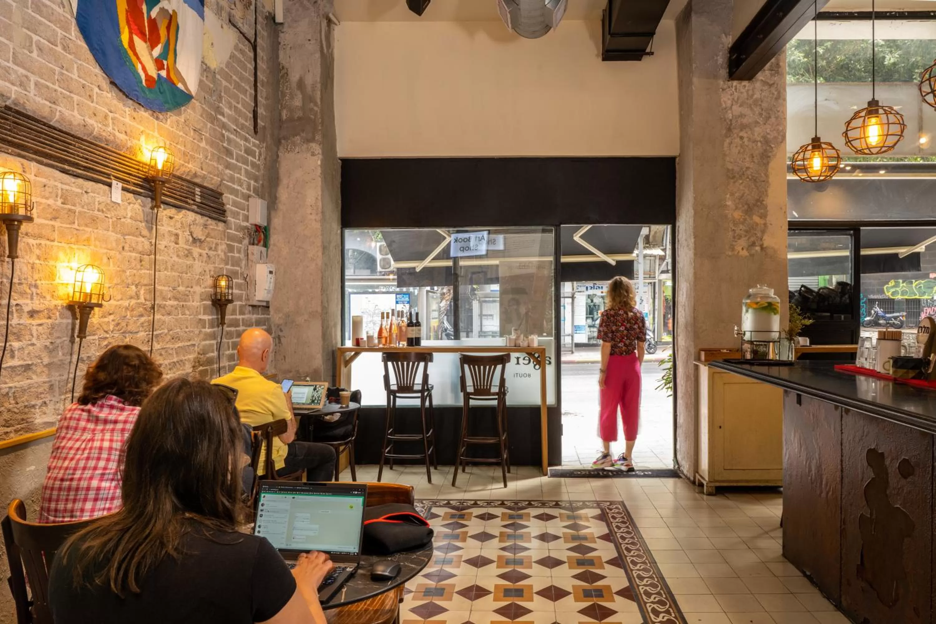 Restaurant/places to eat in Assemblage Boutique