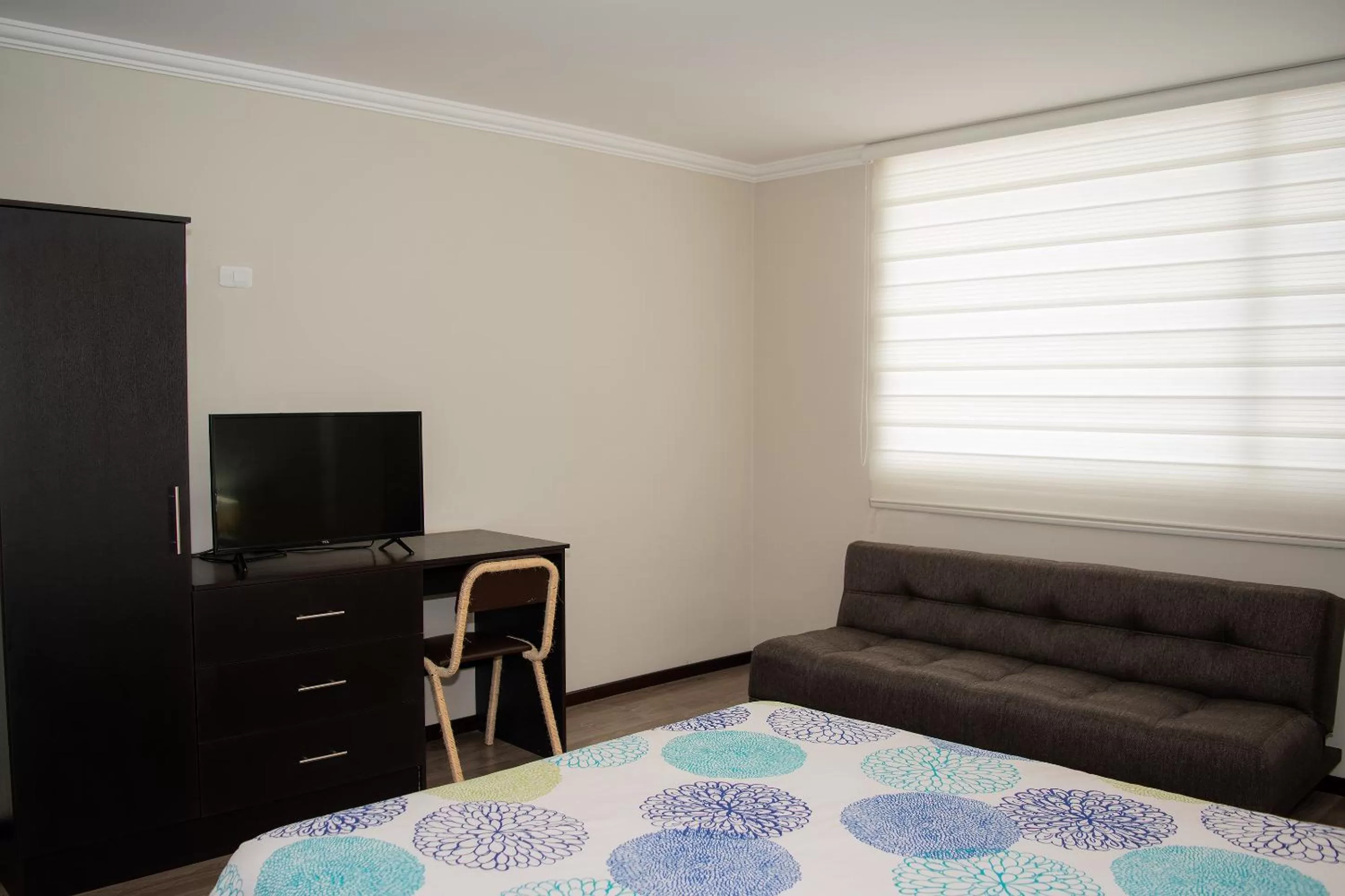 Bedroom, TV/Entertainment Center in Illari Hotel