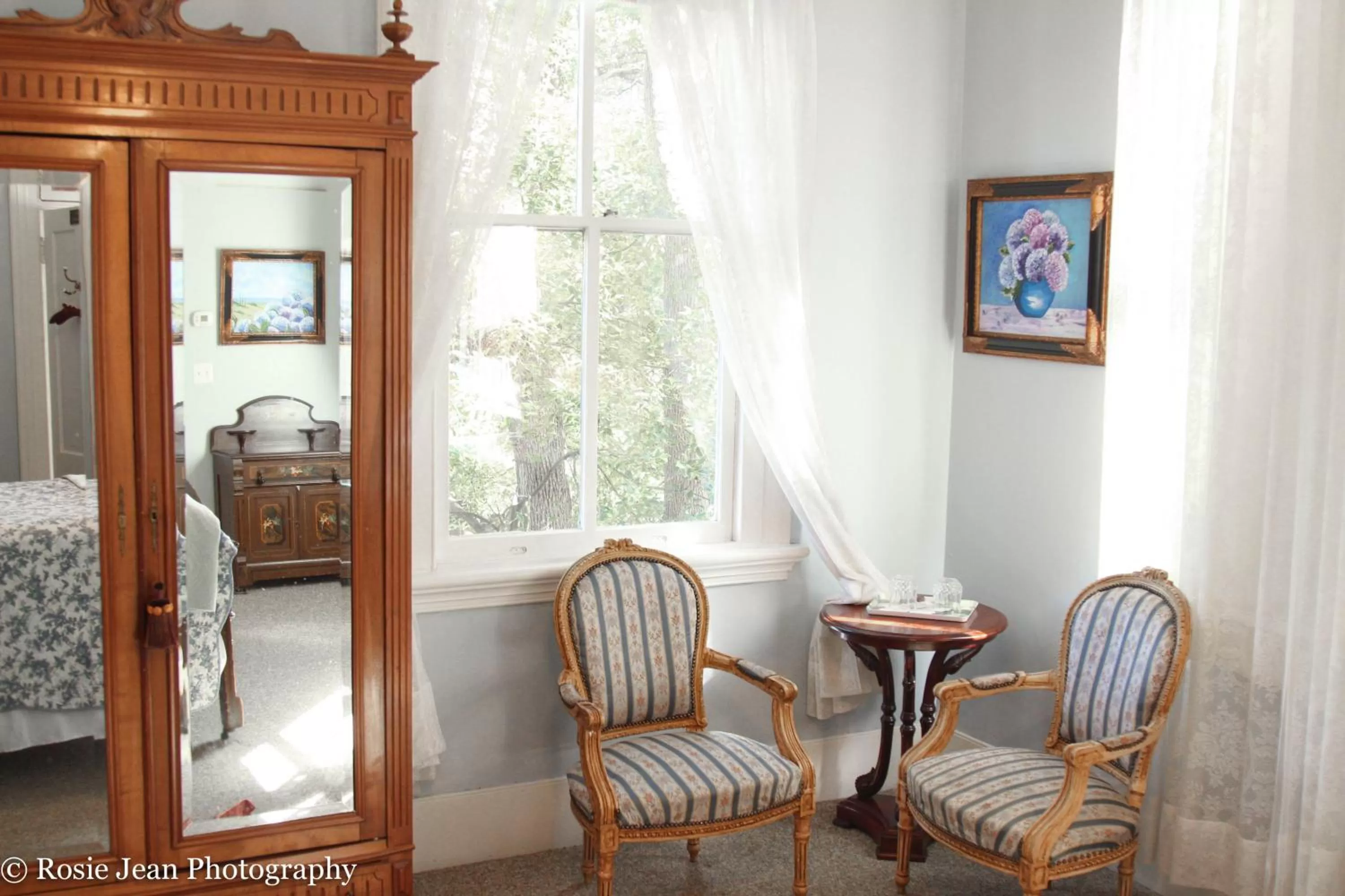 Seating area in Flowertown Bed and Breakfast