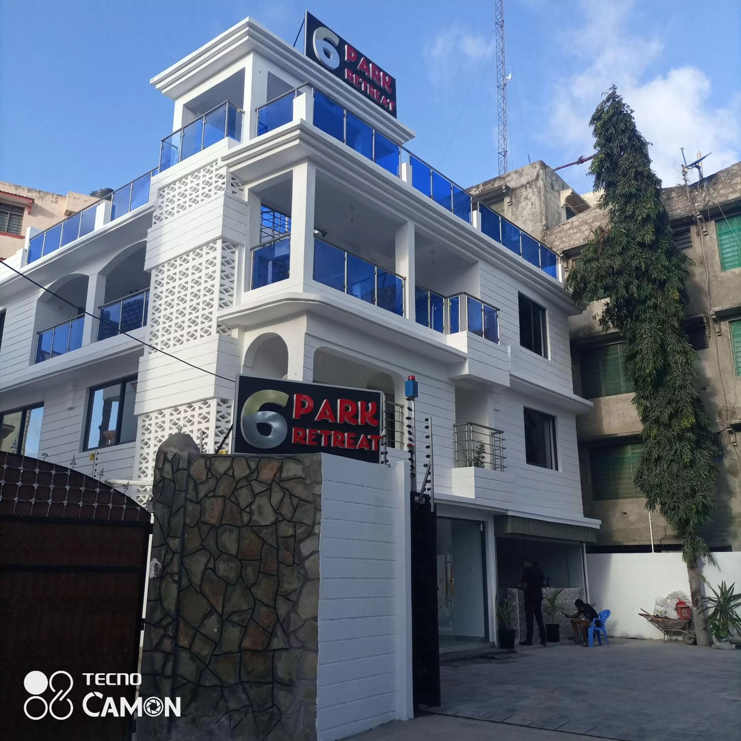 Facade/entrance, Property Building in 6 Park Retreat