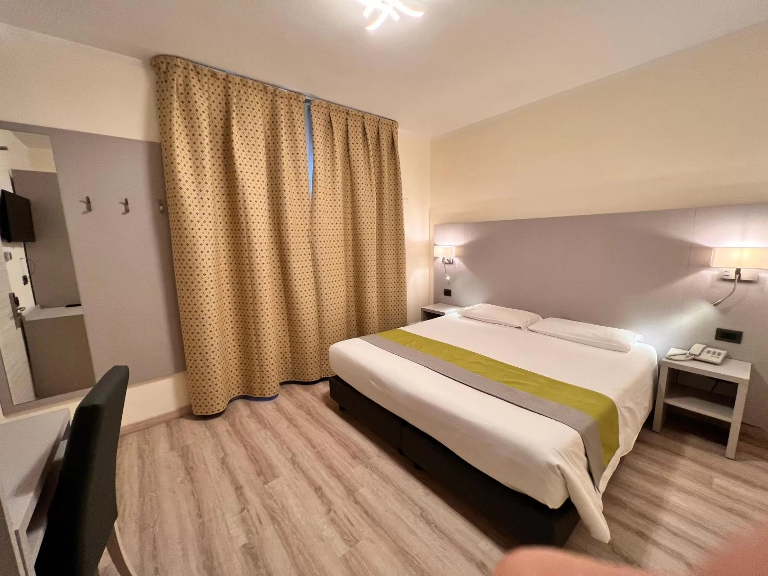 Photo of the whole room, Bed in Hotel Aurora