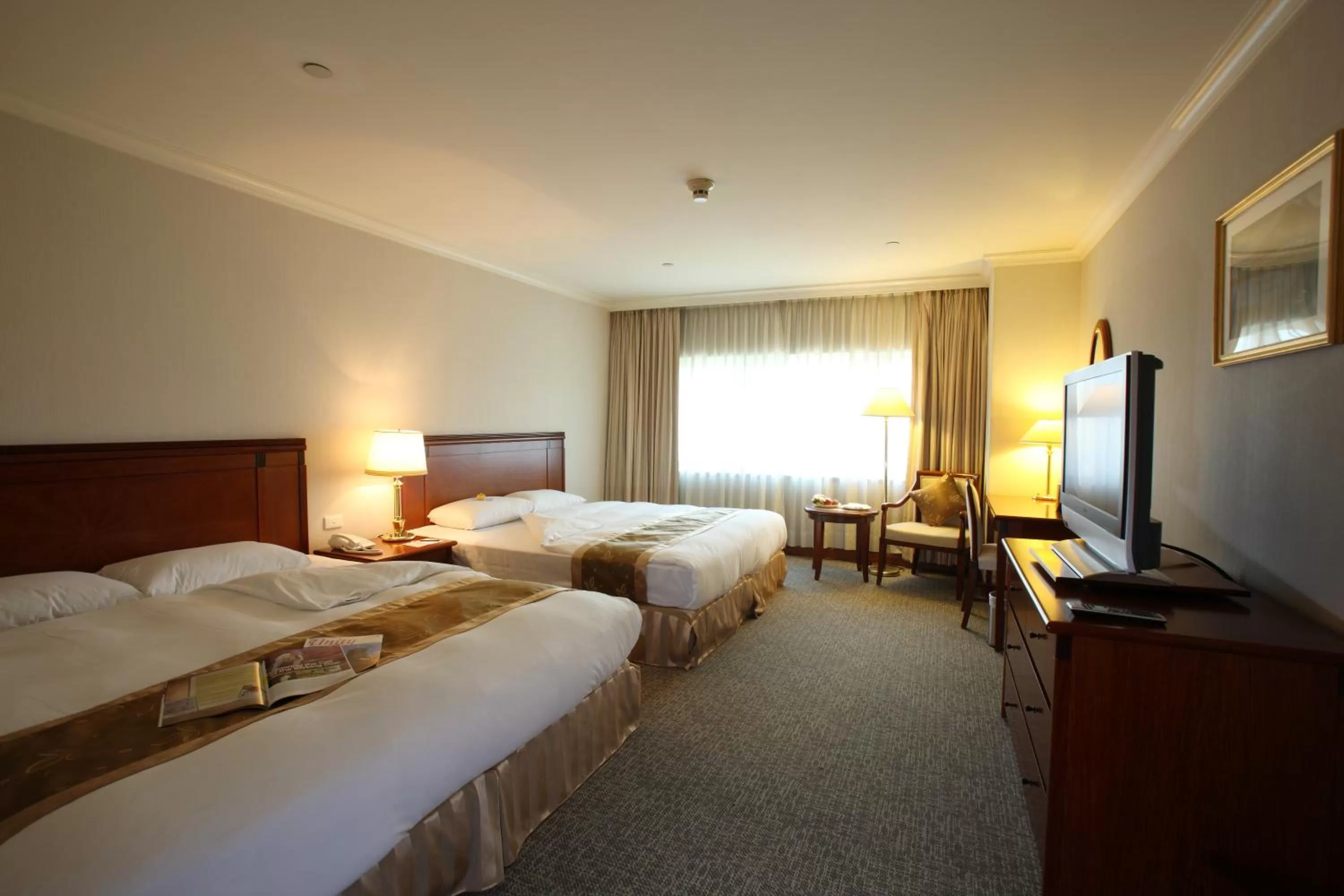 Photo of the whole room, Bed in Evergreen Laurel Hotel - Keelung