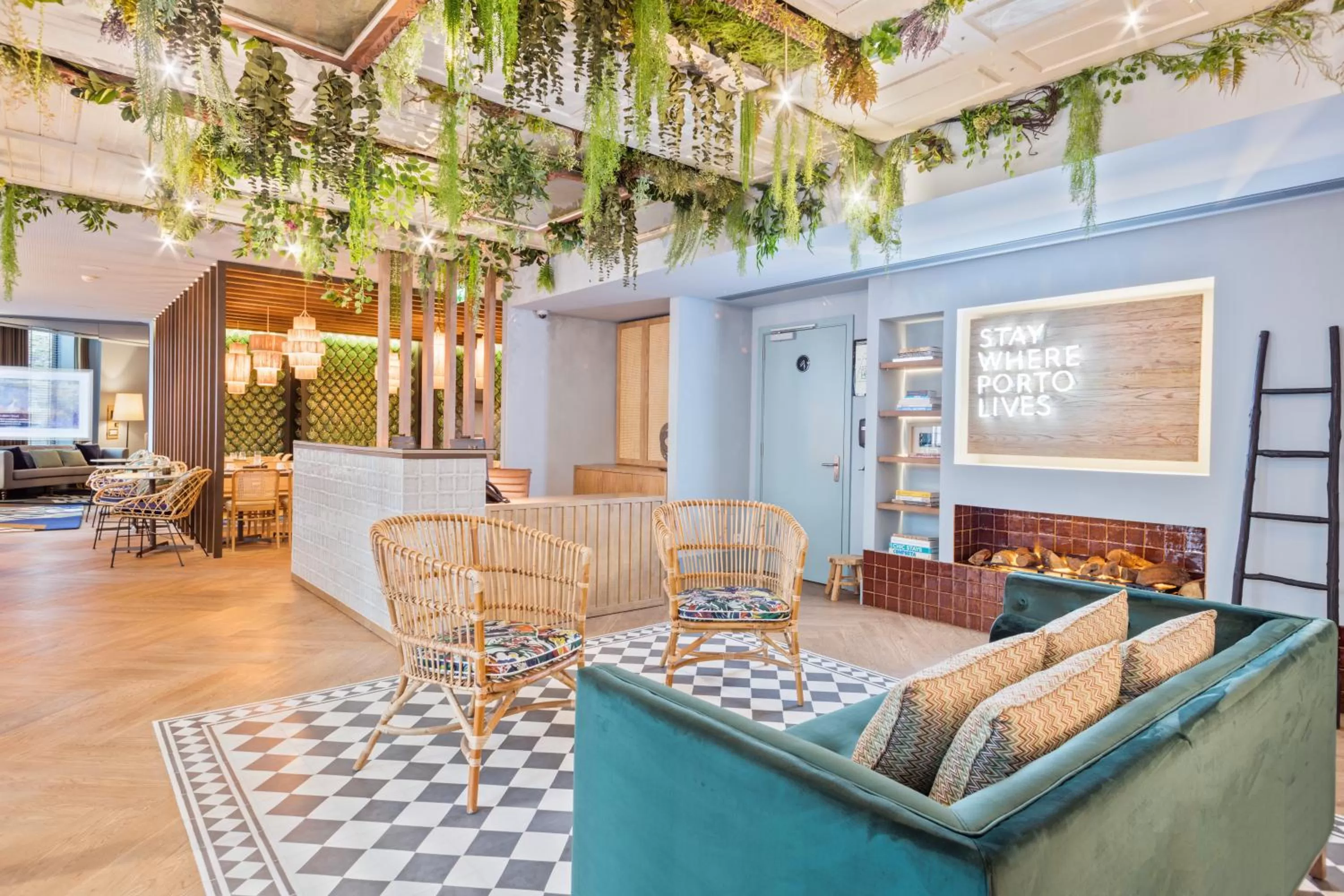 Lobby or reception in Pur Oporto Boutique Hotel by actahotels