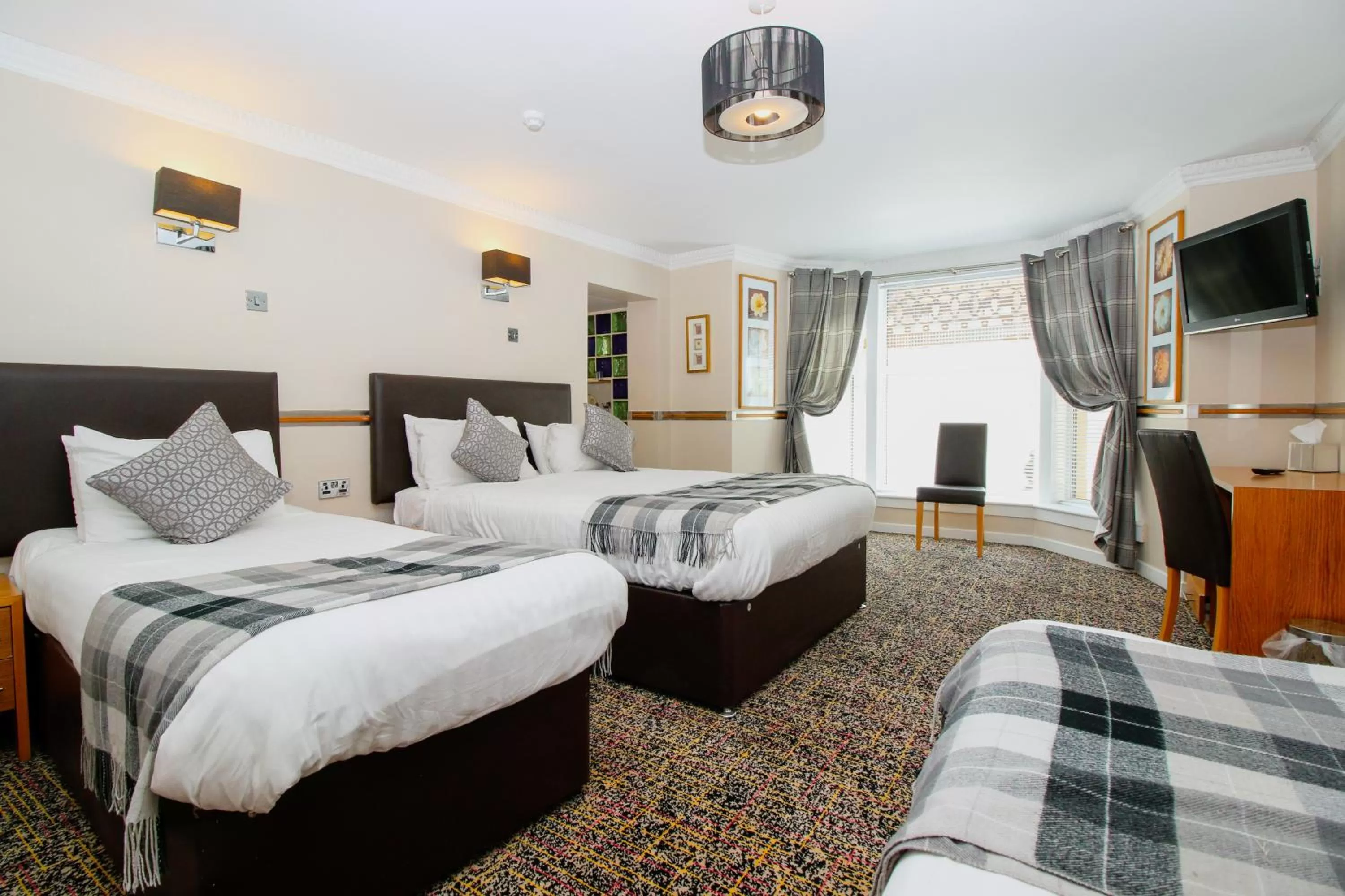 Bedroom, Bed in Kelvingrove Hotel - Sauchiehall St