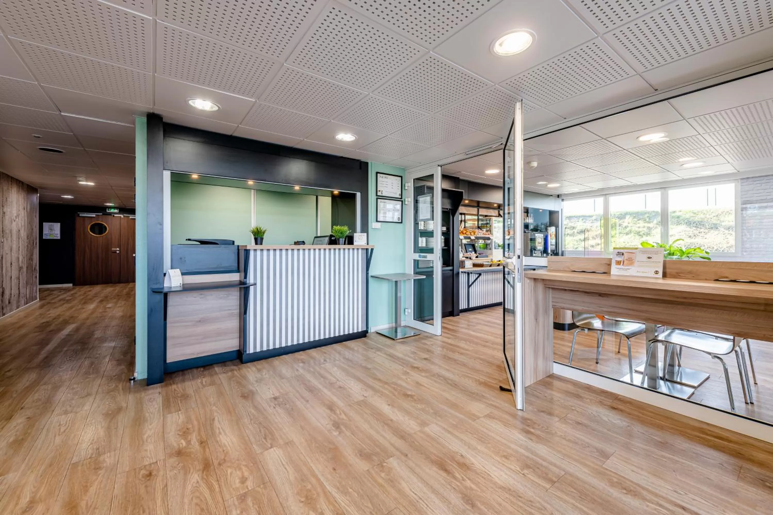 Lobby or reception in B&B HOTEL Bordeaux Talence