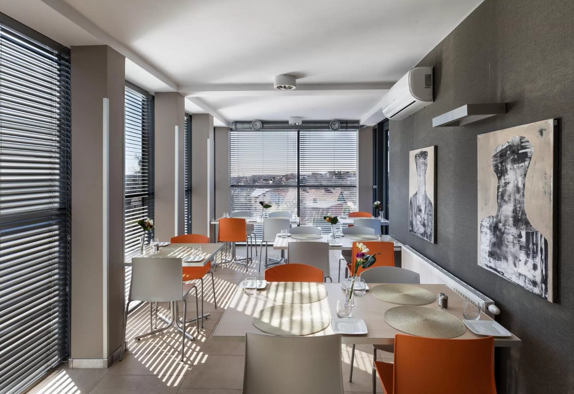 Restaurant/places to eat in Hotel Beethoven