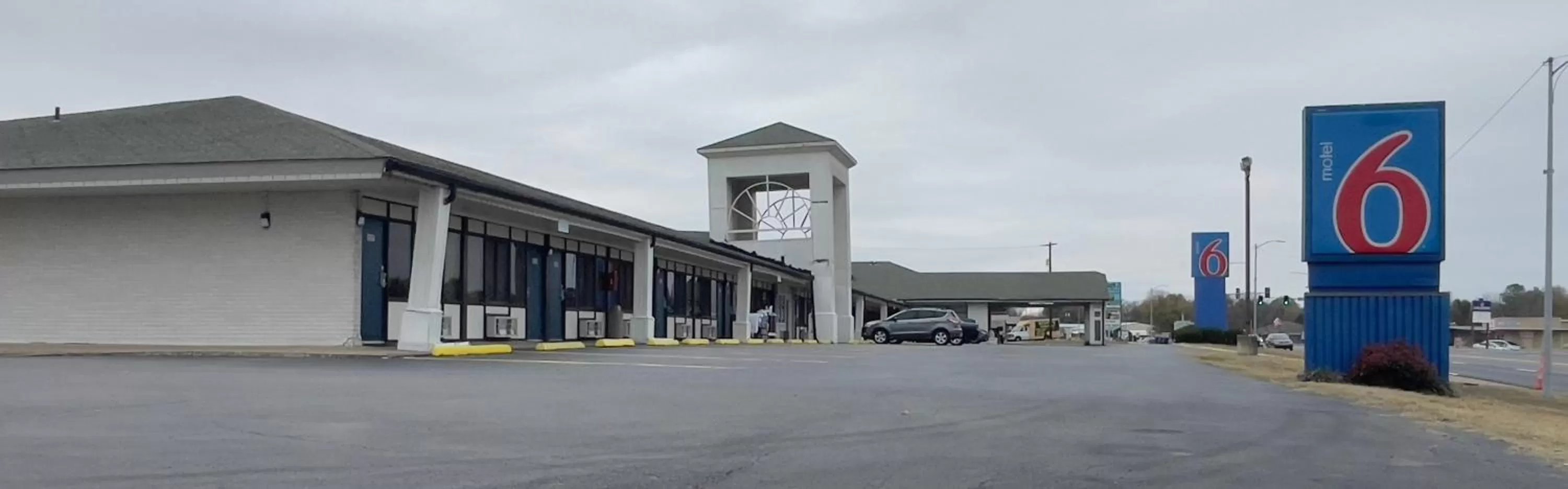 Property building in Motel 6-Sallisaw, OK