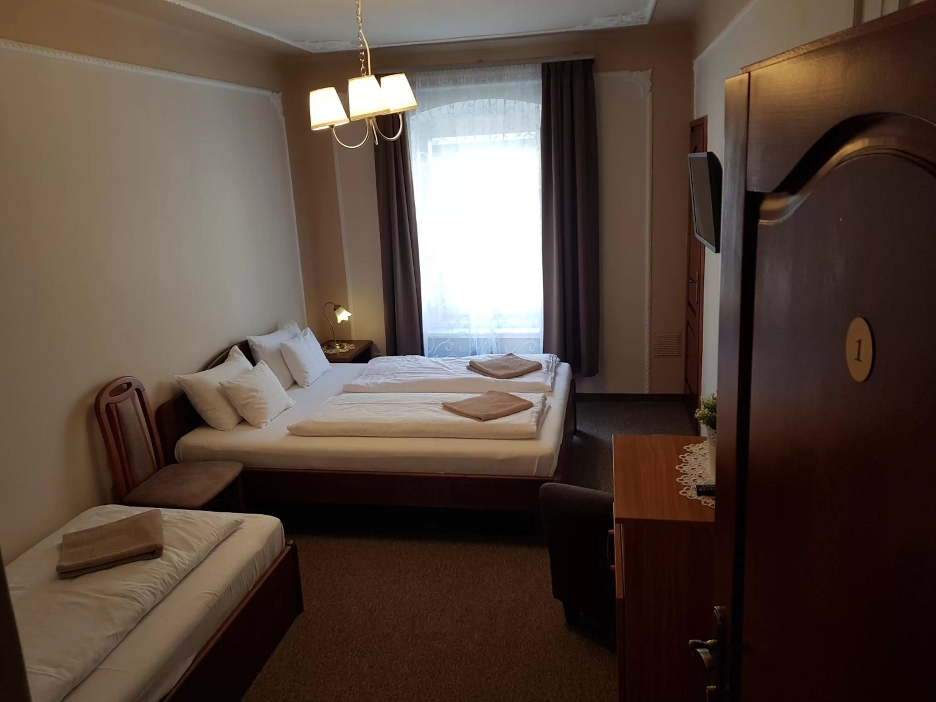 Photo of the whole room, Bed in Duna Panzió