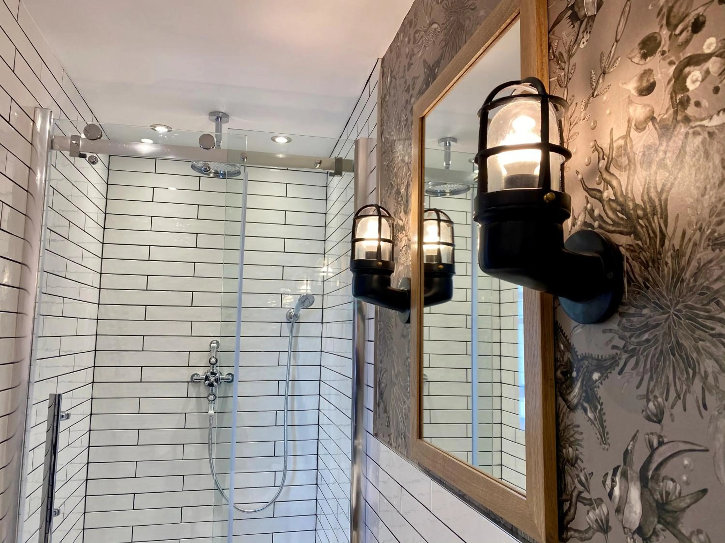 Shower in The Southern Belle