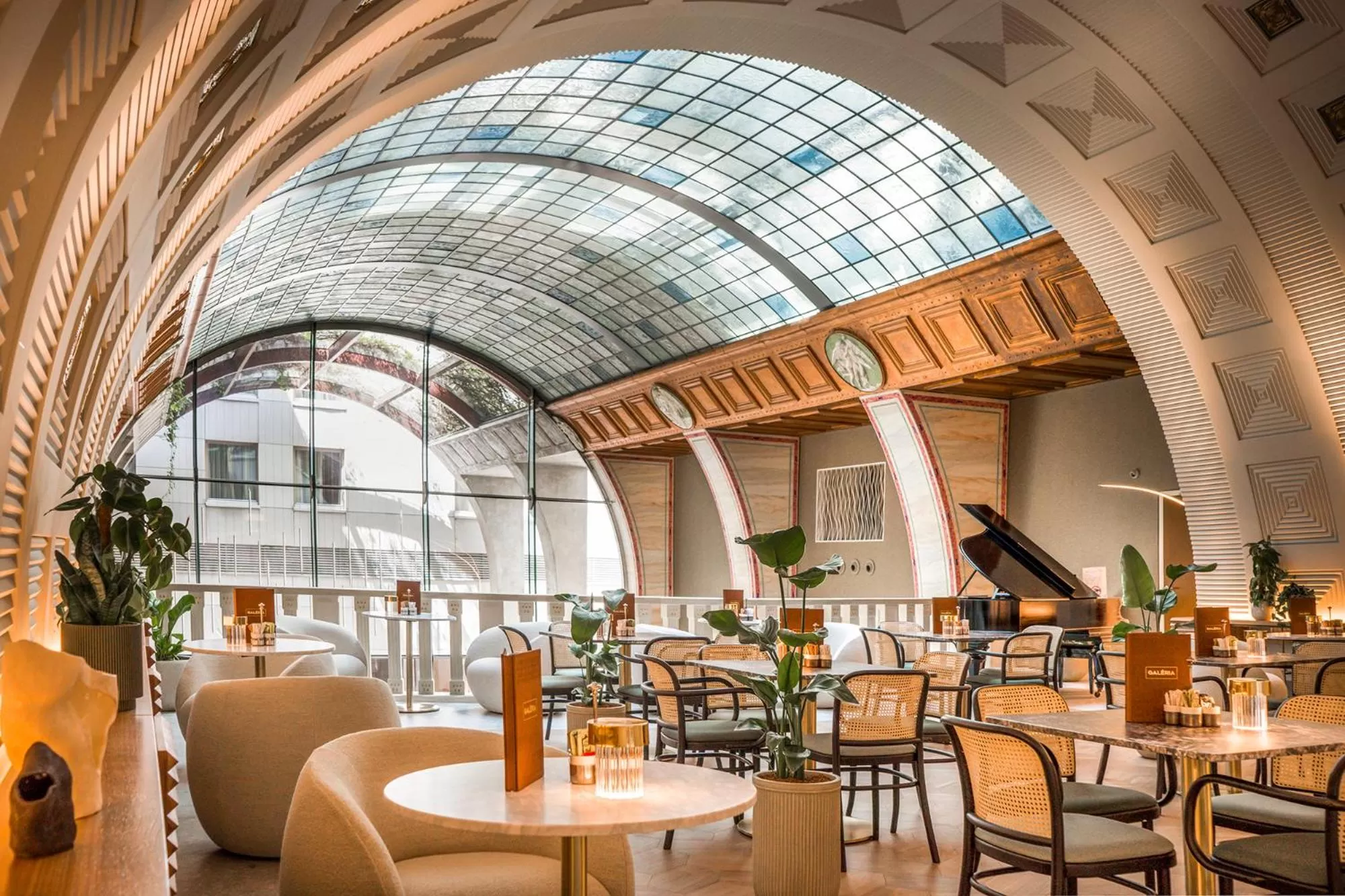 Restaurant/places to eat in Continental Hotel Budapest