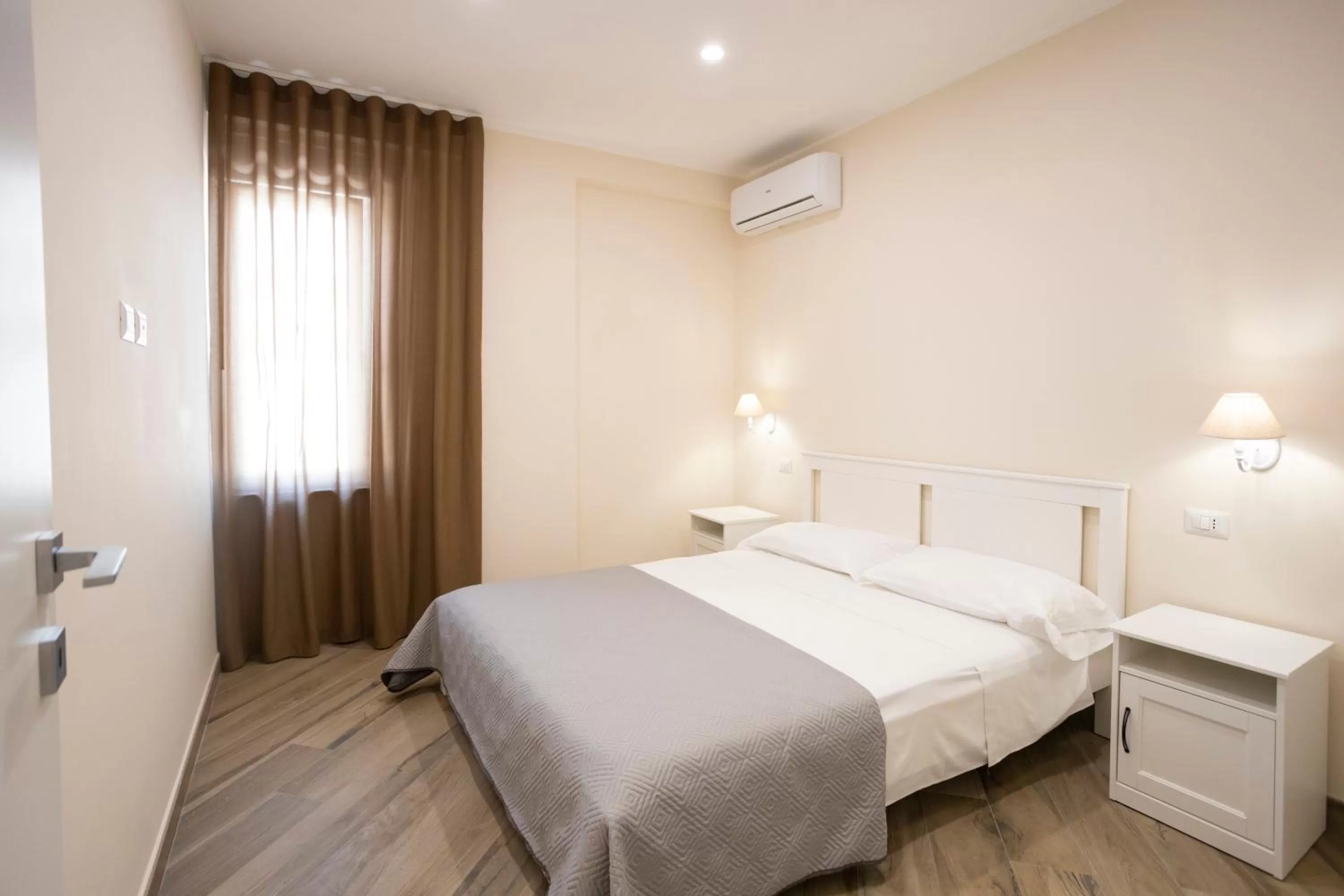 Photo of the whole room, Bed in Residence O'Sole Mio Pompei