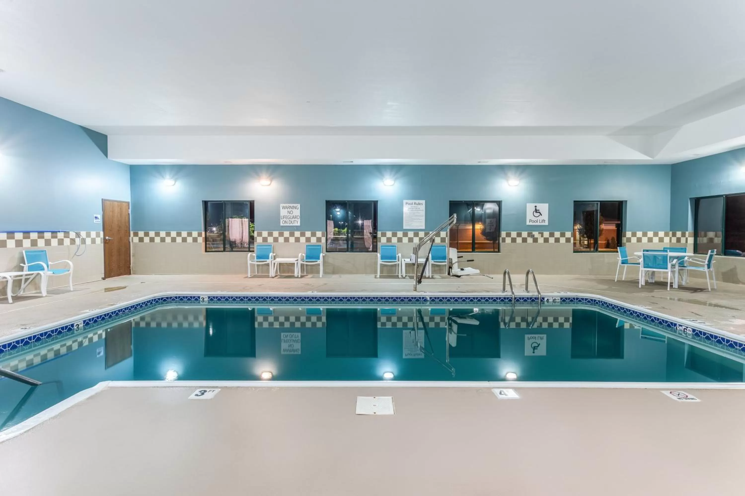 Swimming pool in Holiday Inn Express & Suites O'Fallon-Shiloh by IHG
