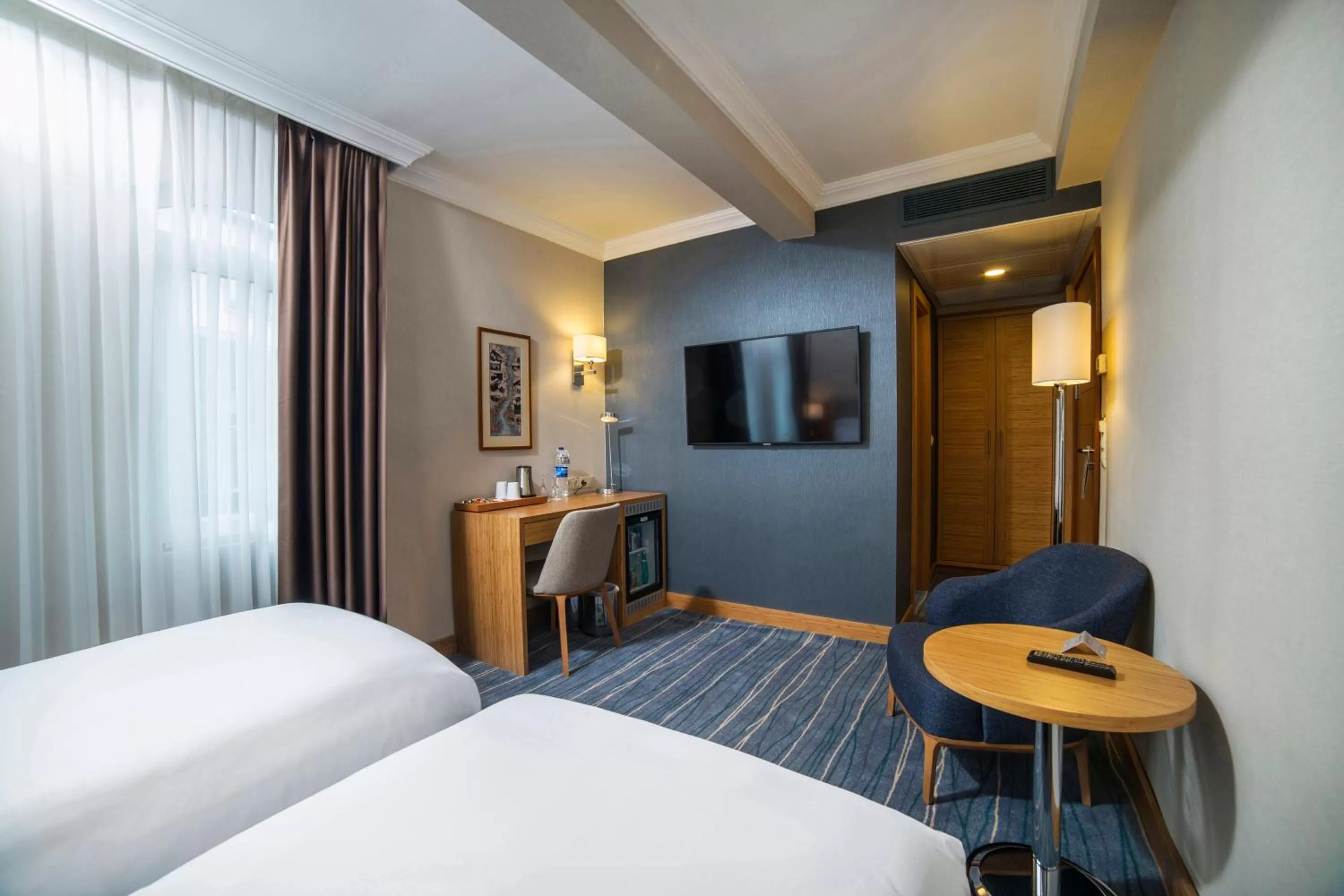 Communal lounge/ TV room, Bed in Radisson Hotel Istanbul Sultanahmet