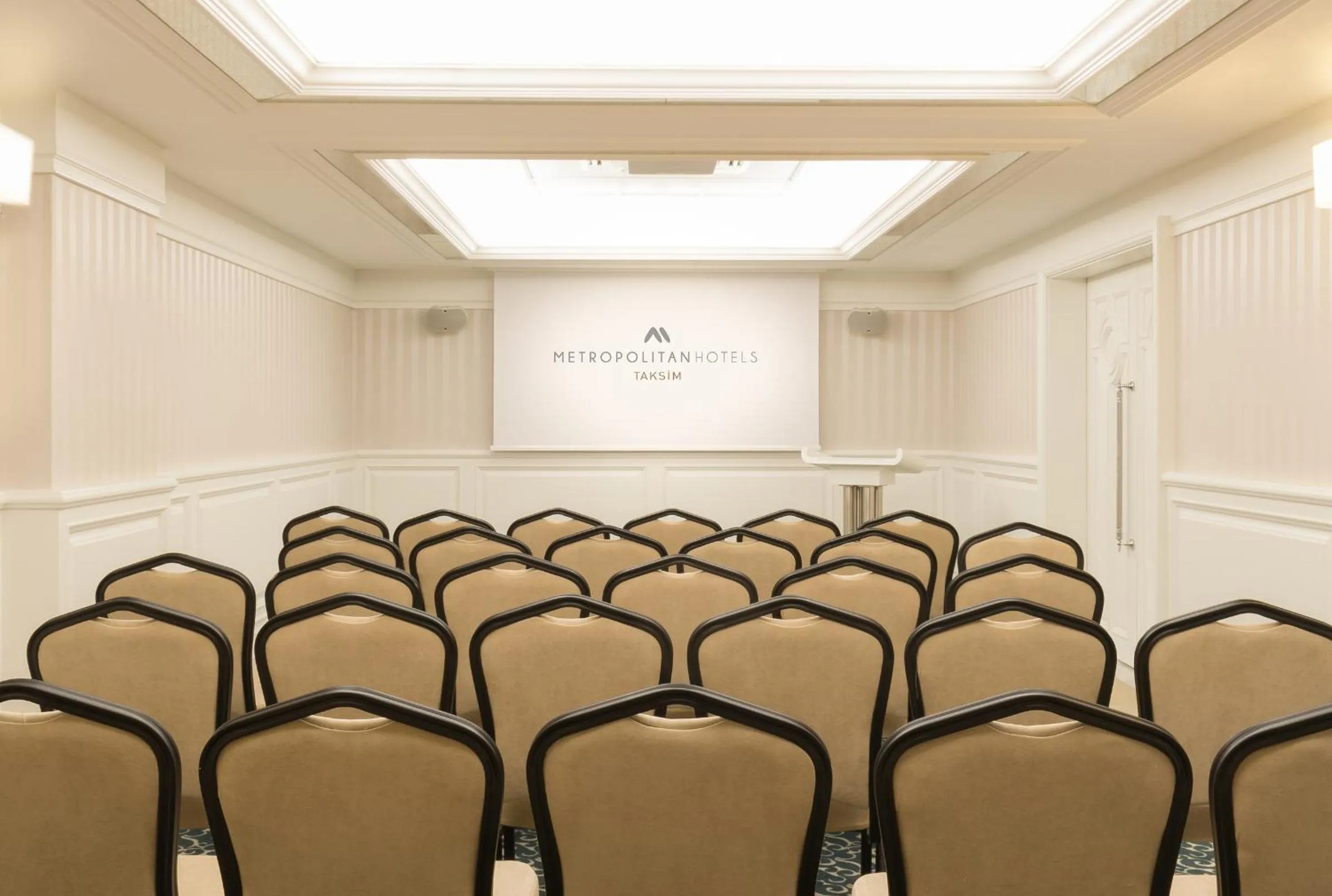 Meeting/conference room in Metropolitan Hotels Taksim