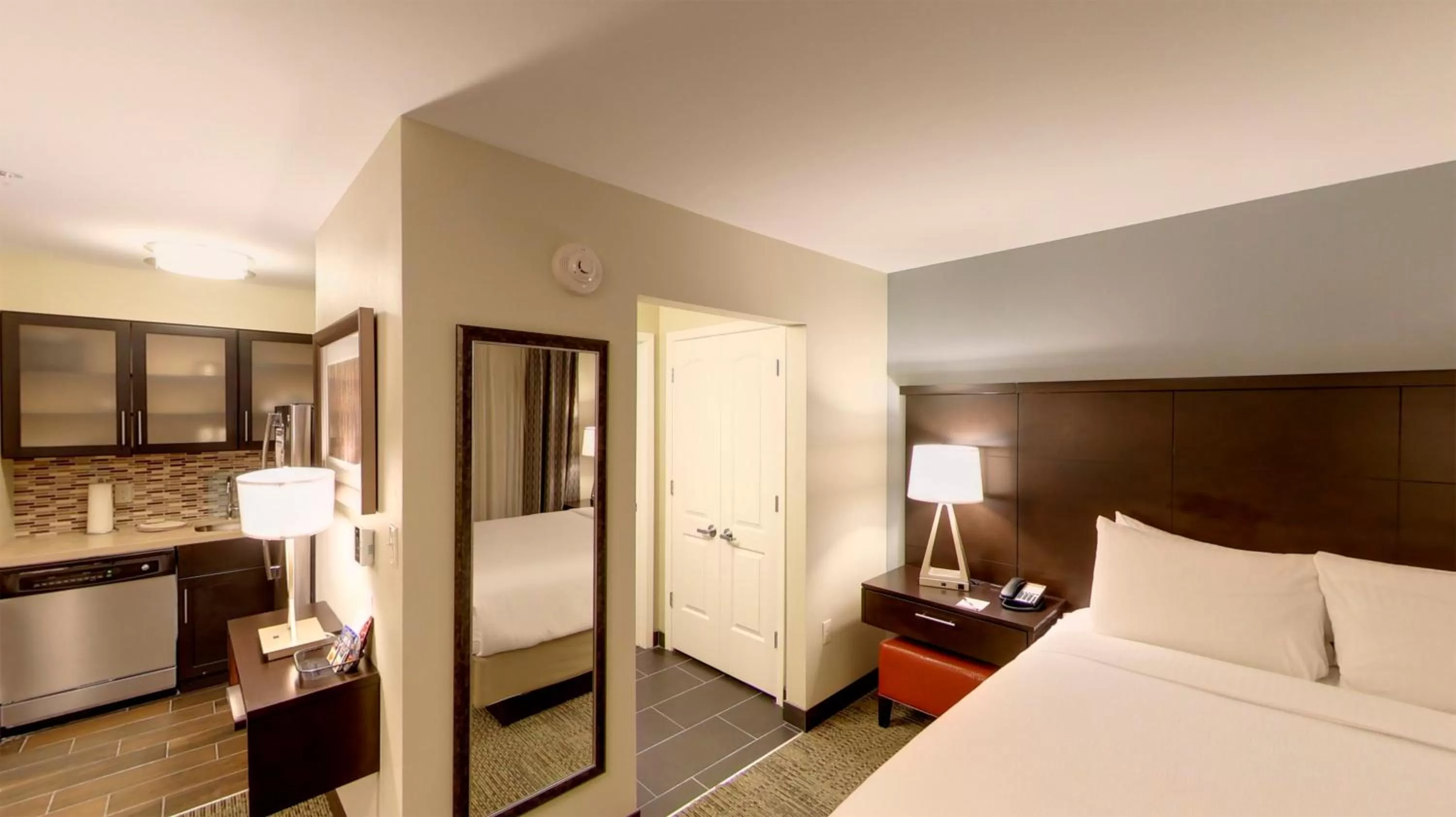 Photo of the whole room, Bed in Staybridge Suites Ann Arbor - Research Parkway by IHG