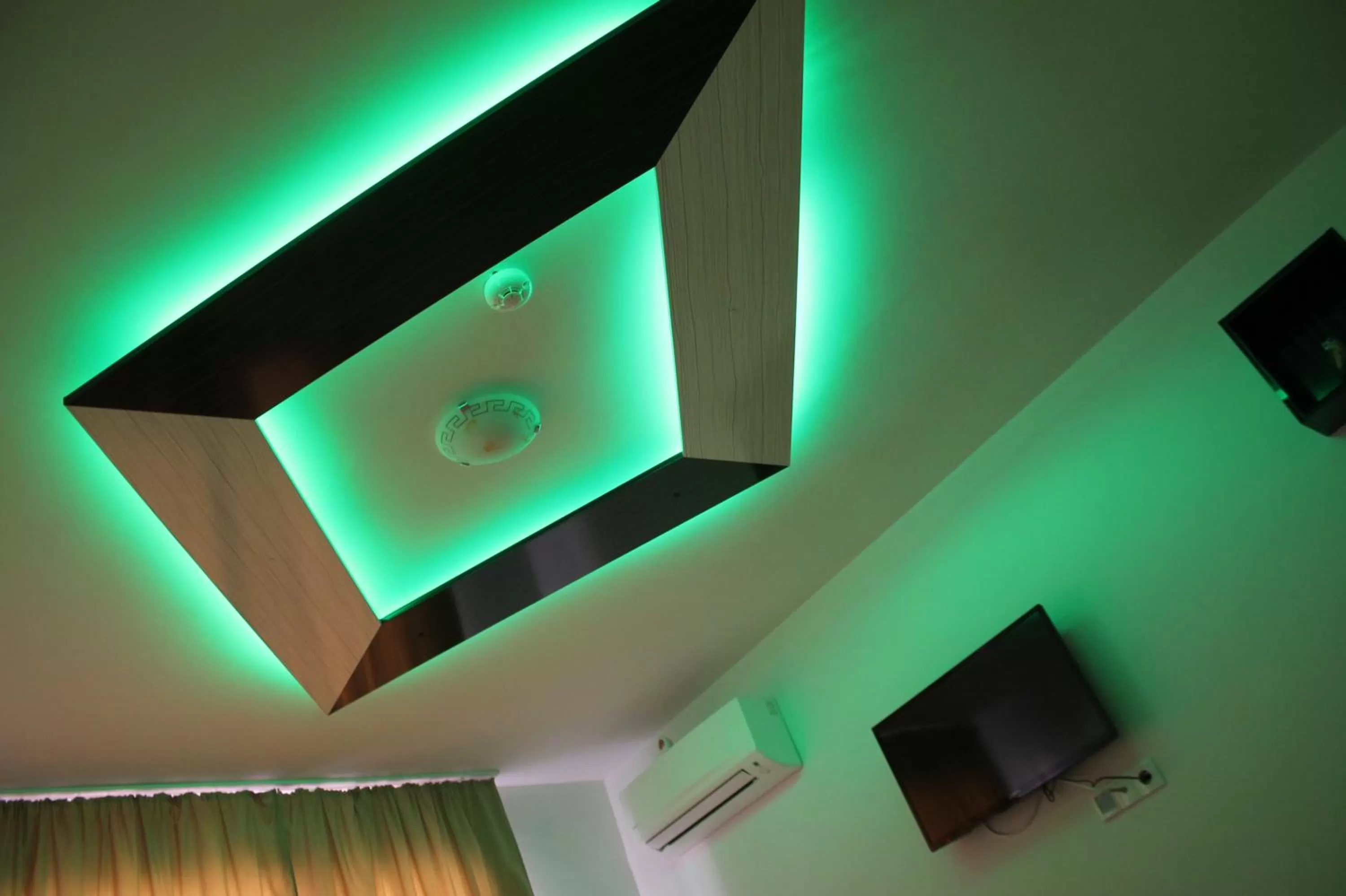 Other, TV/Entertainment Center in Tiara Hotel