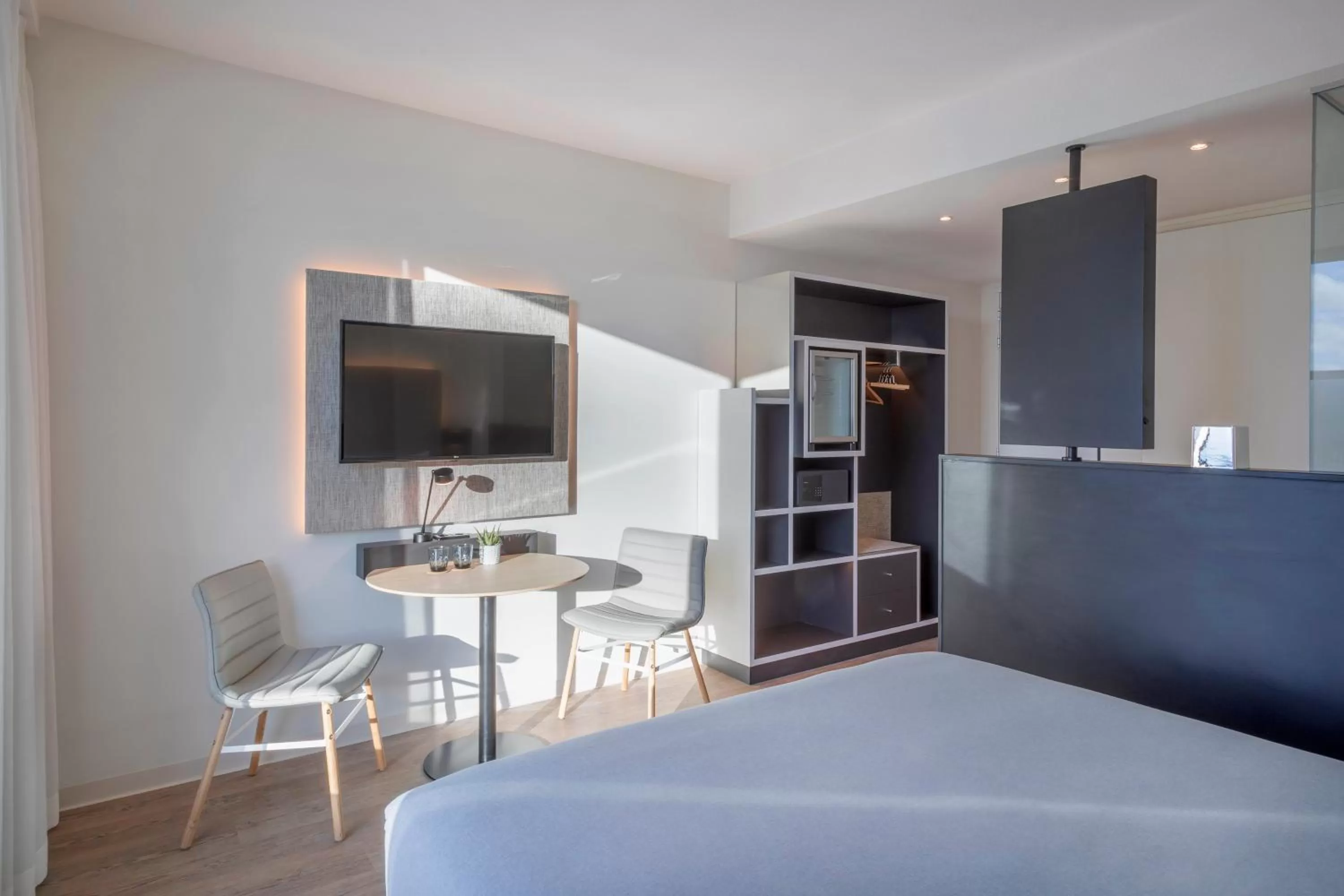 TV and multimedia, Bed in INNSiDE by Meliá Amsterdam