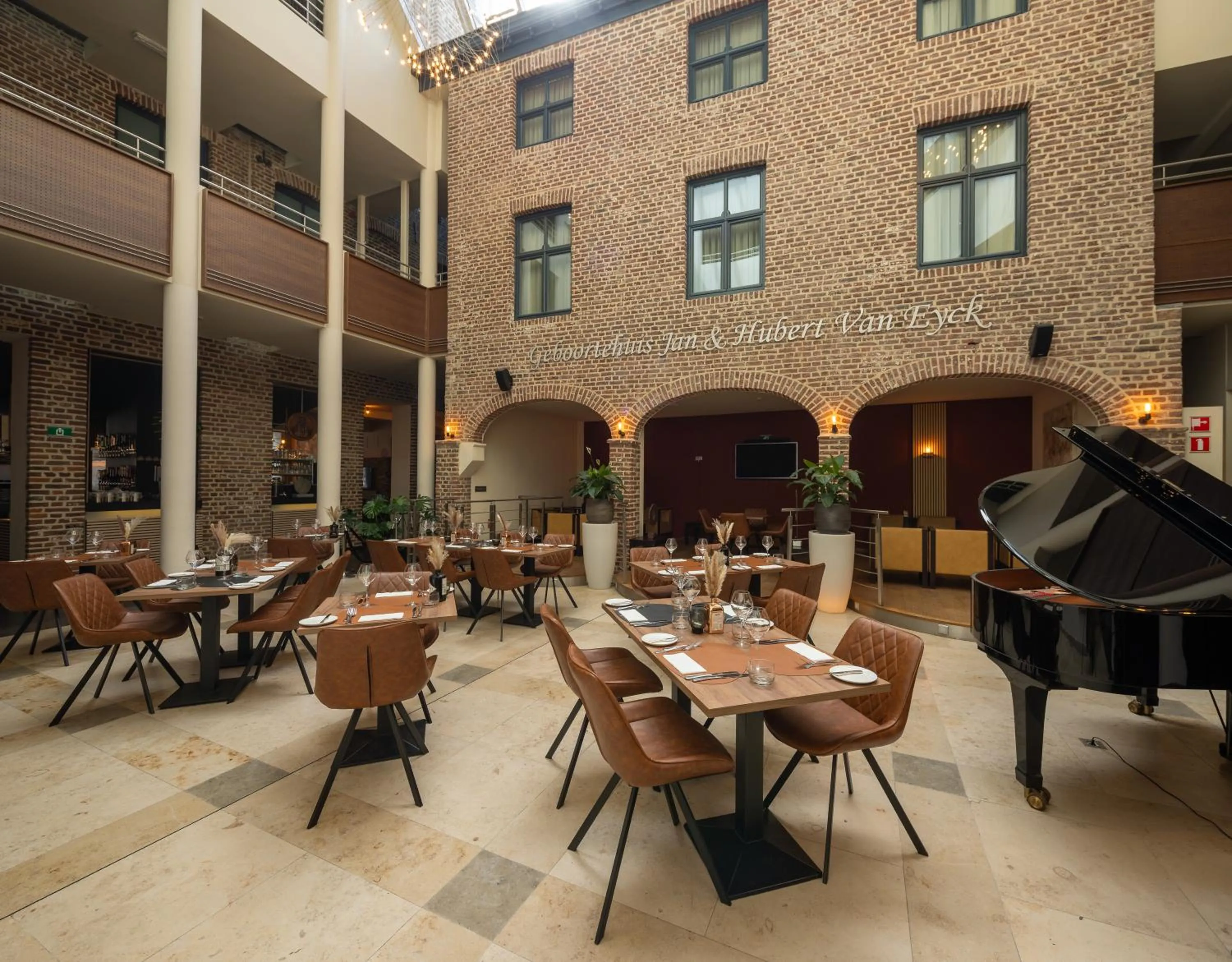 Restaurant/places to eat in Hotel Van Eyck