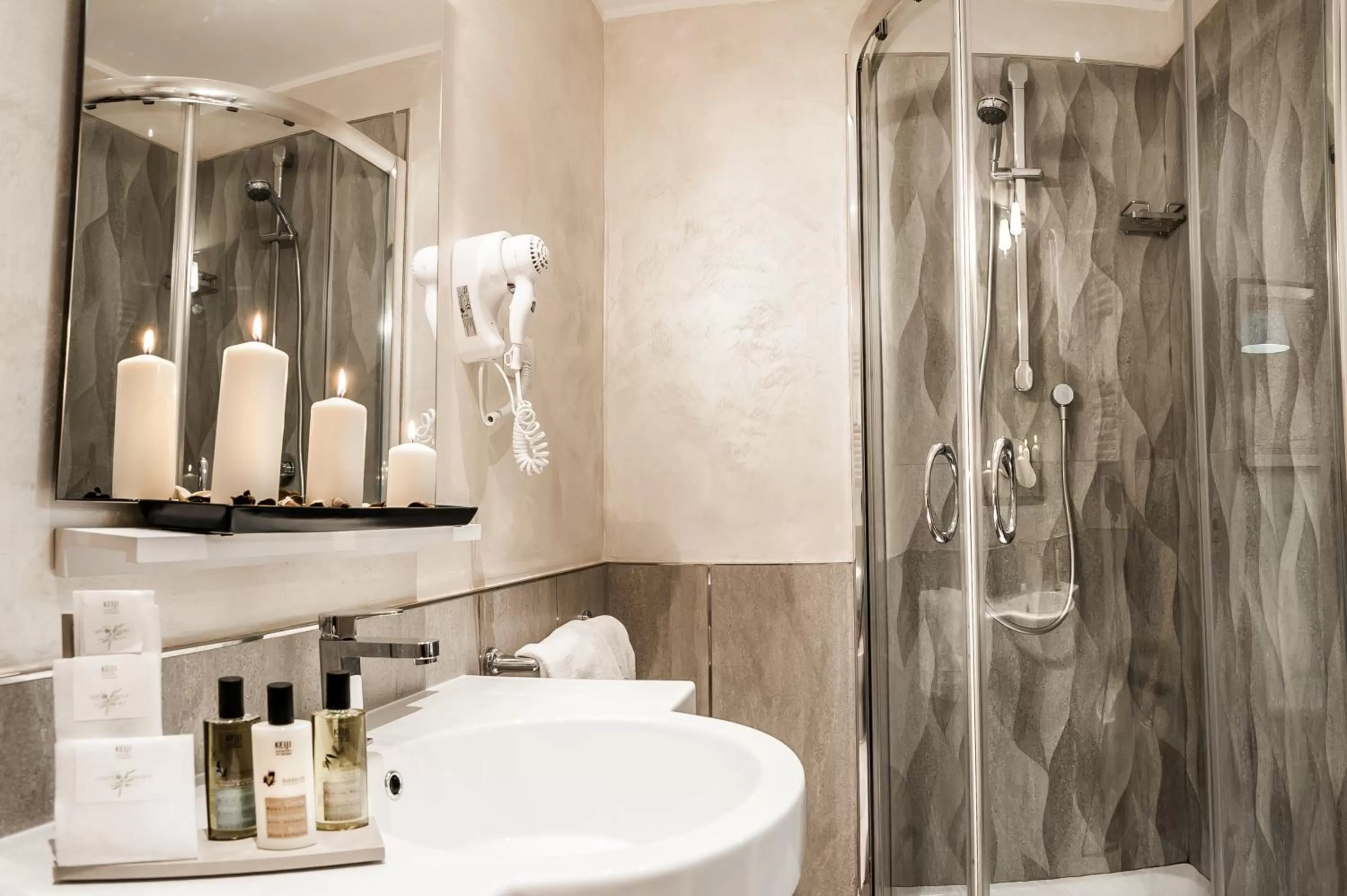 Bathroom in Relais de l'Opera