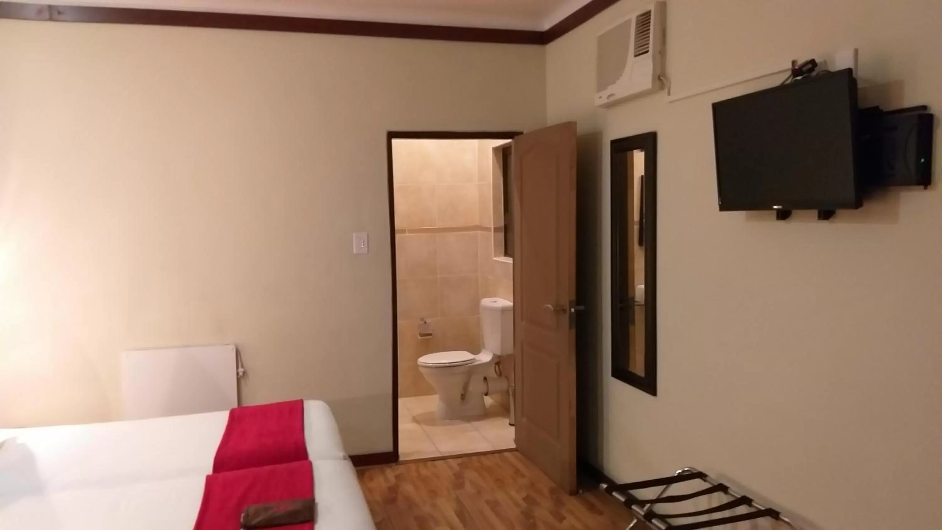 TV/Entertainment Center in Road Stay