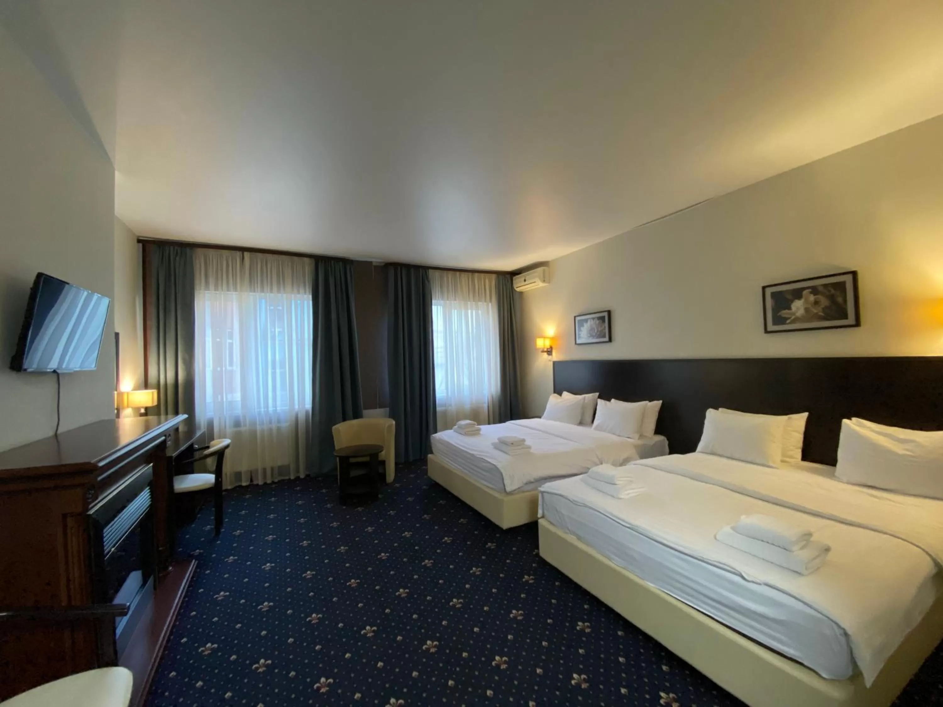 Photo of the whole room, Bed in irisHotels