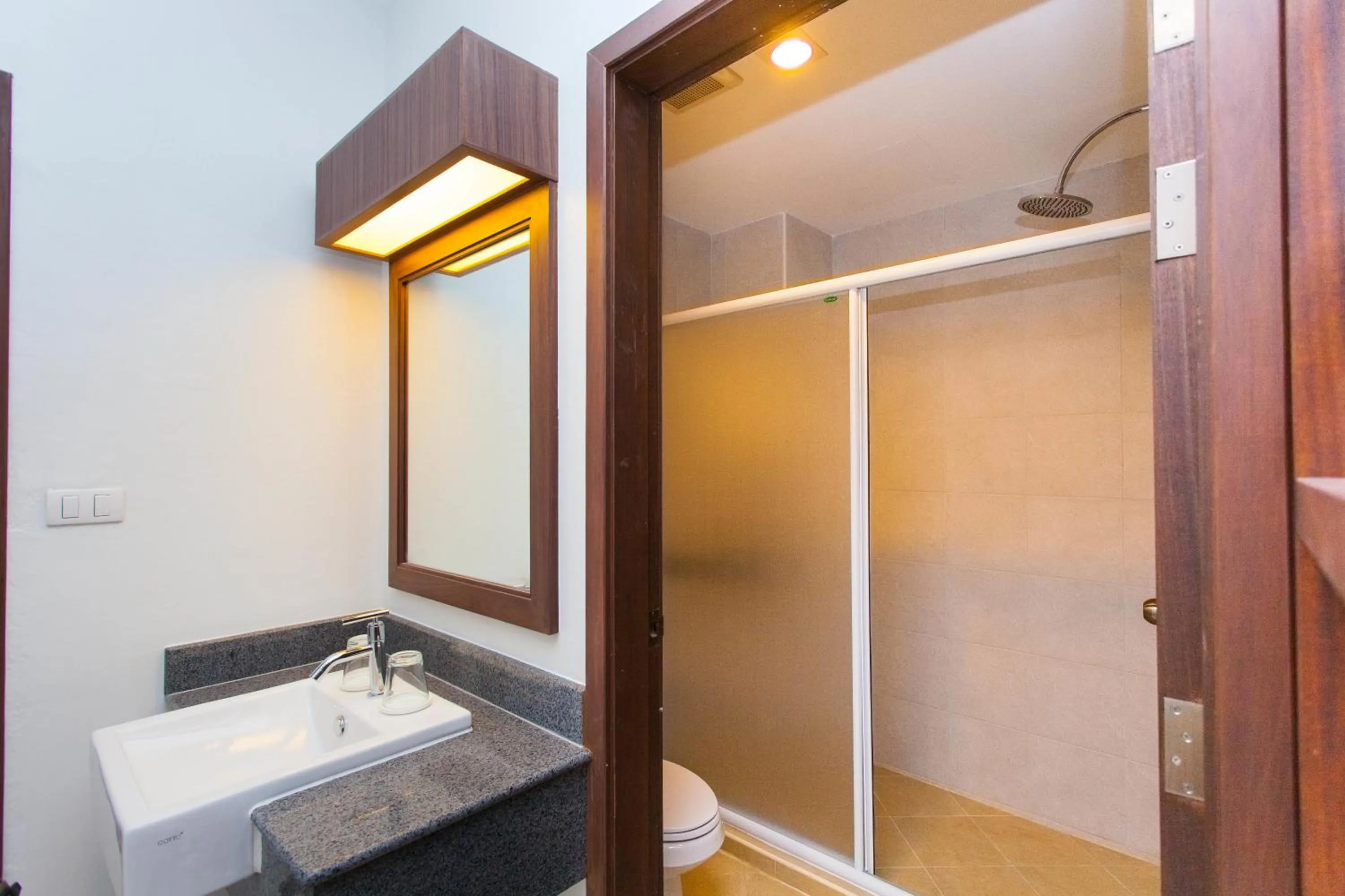 Shower in Ratana Hill Patong