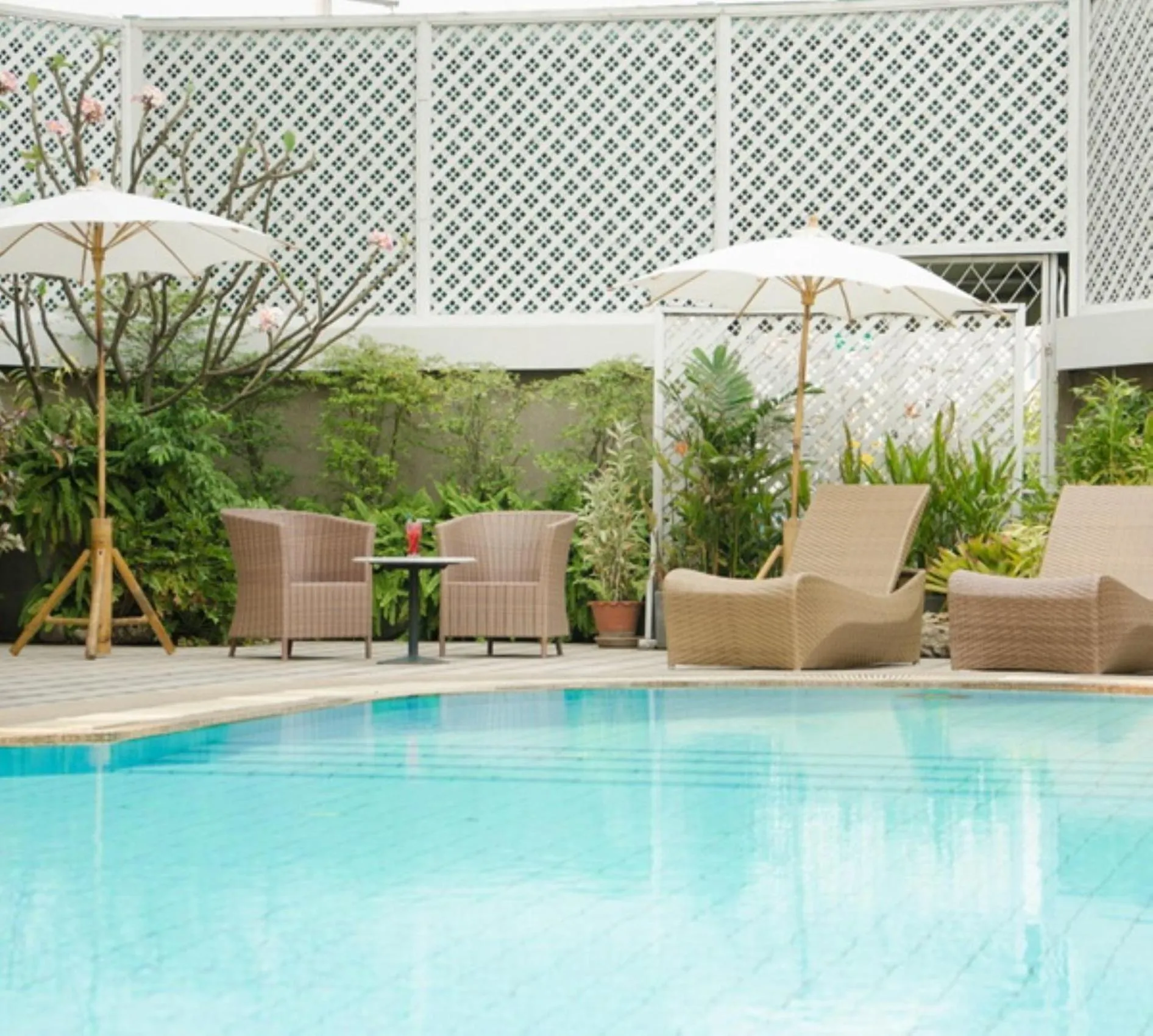 Swimming pool in Lanna Palace 2004