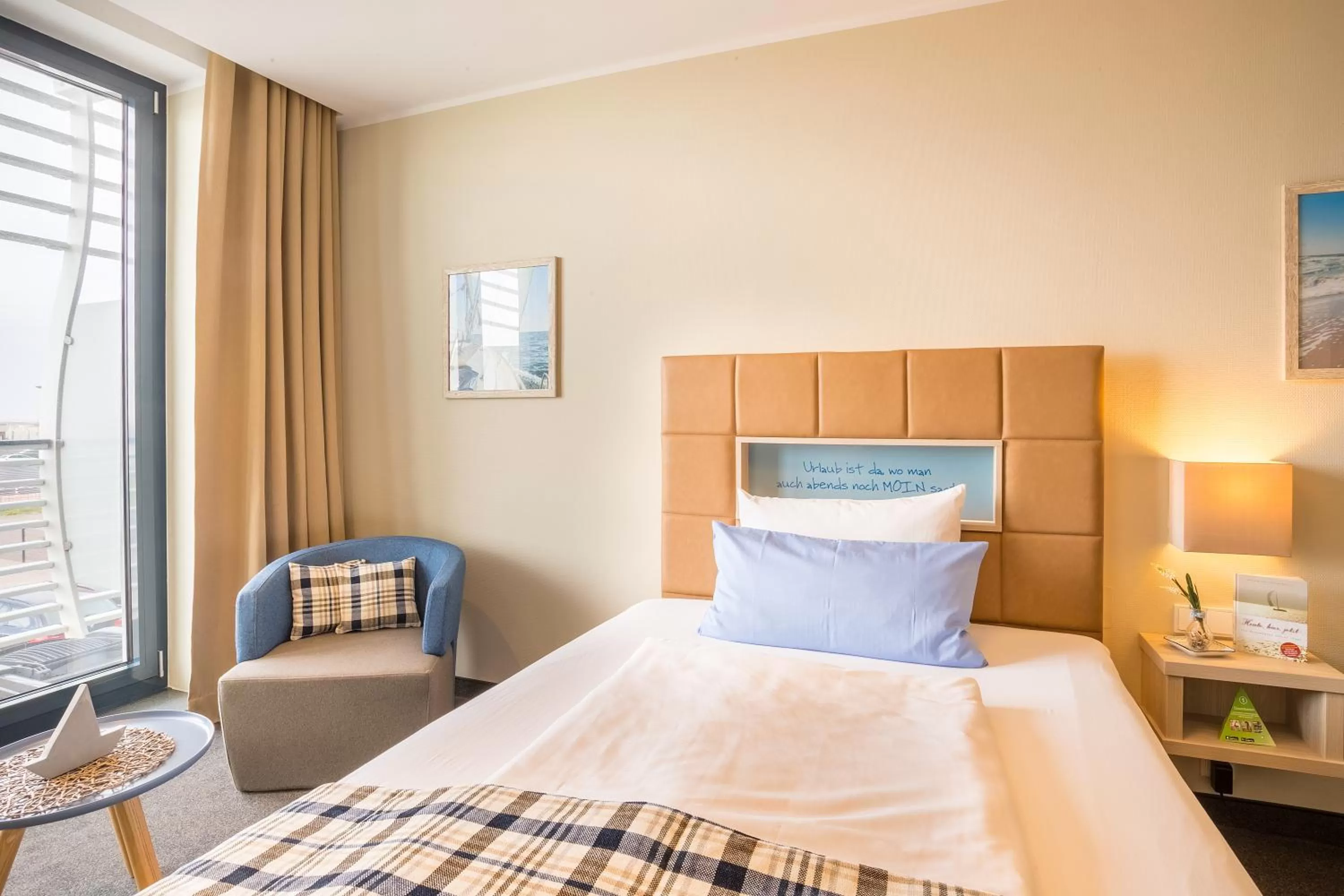 Sea view, Bed in Hotel Fährhaus