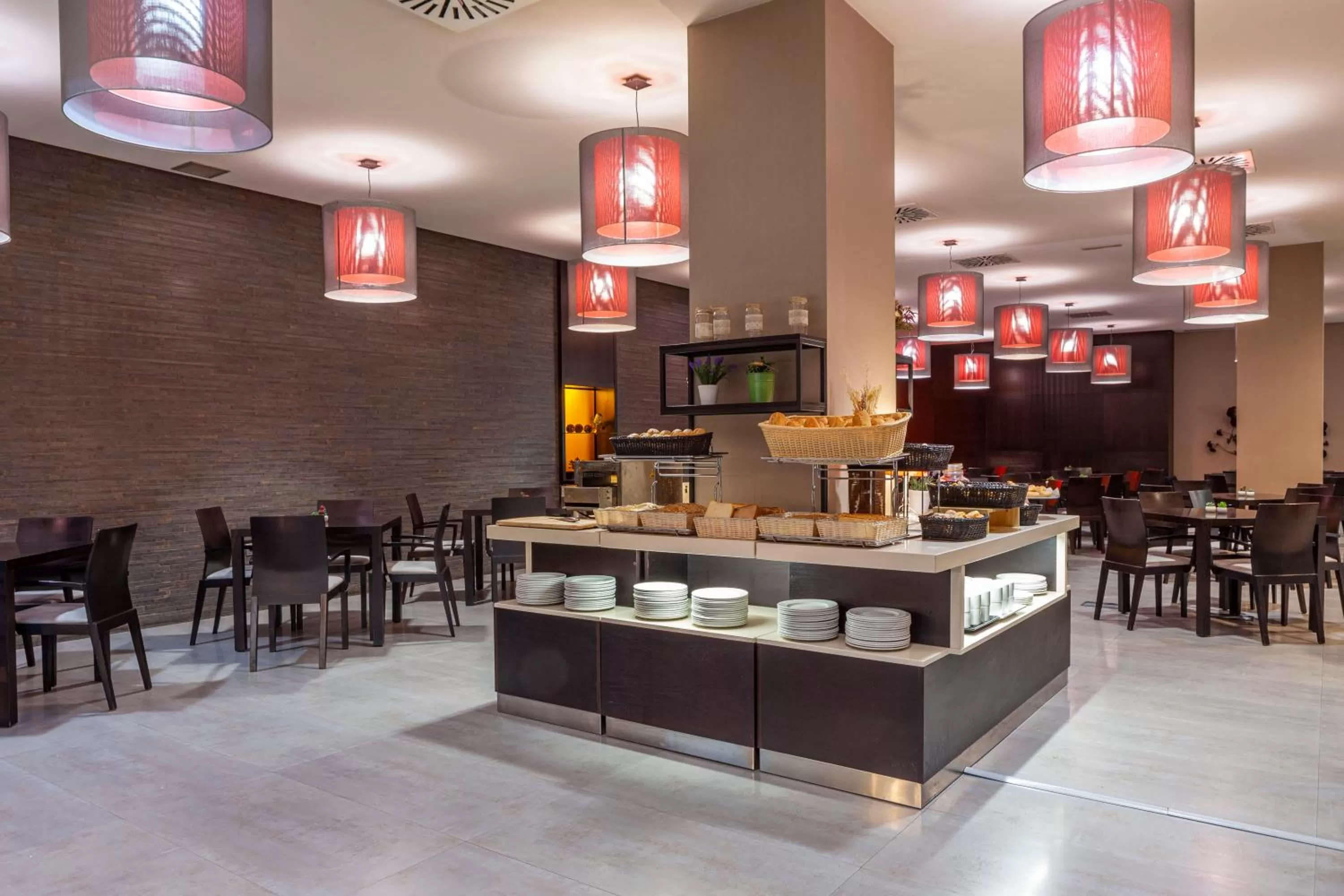 Restaurant/places to eat in Hotel Macià Real De La Alhambra