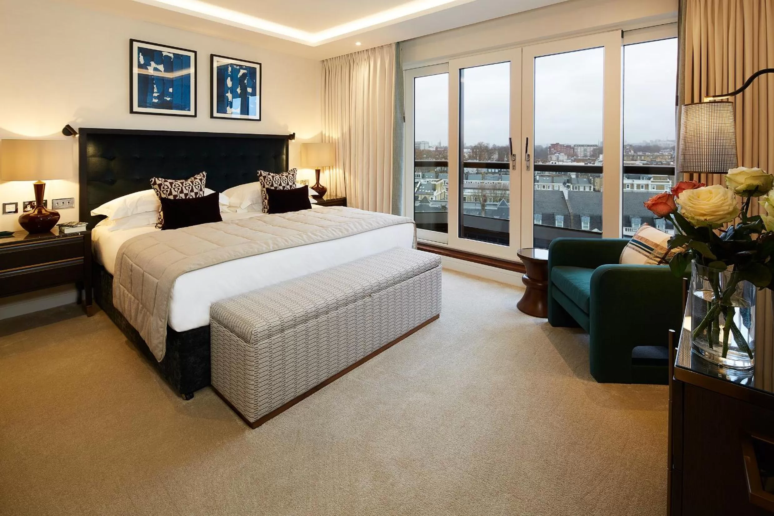 Photo of the whole room, Bed in Cheval Gloucester Park at Kensington