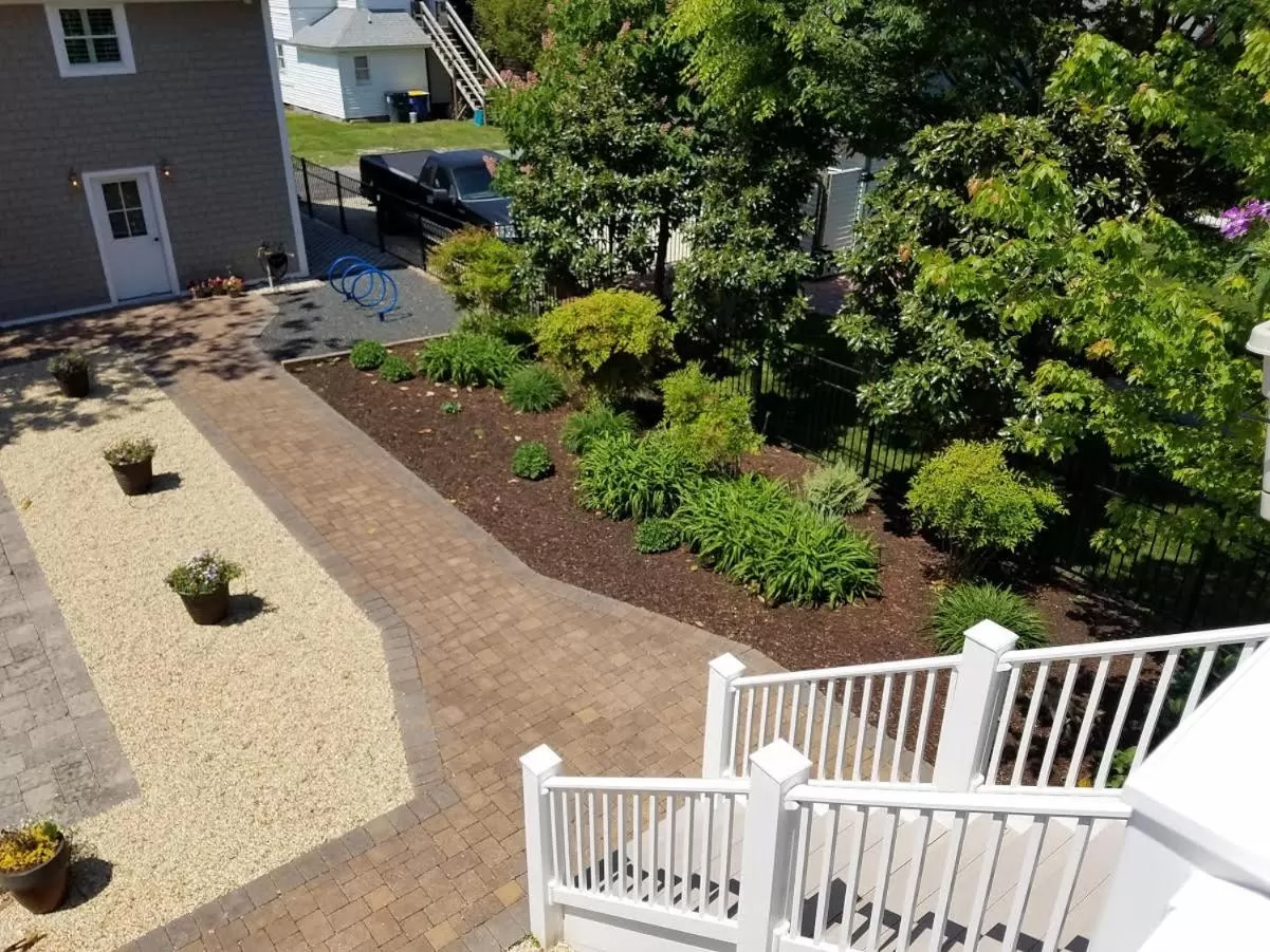 Garden in Savannah Inn