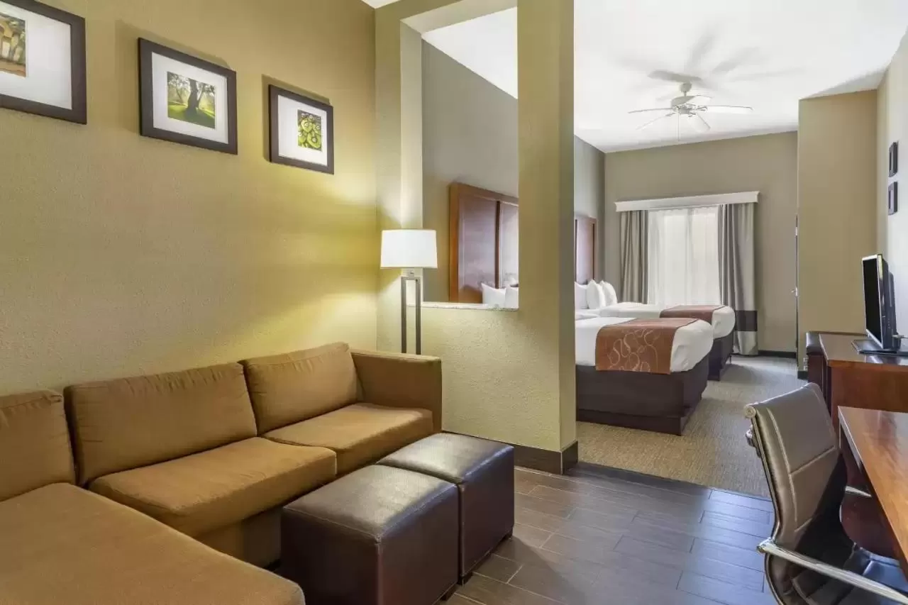 Bed in Comfort Suites Batesville