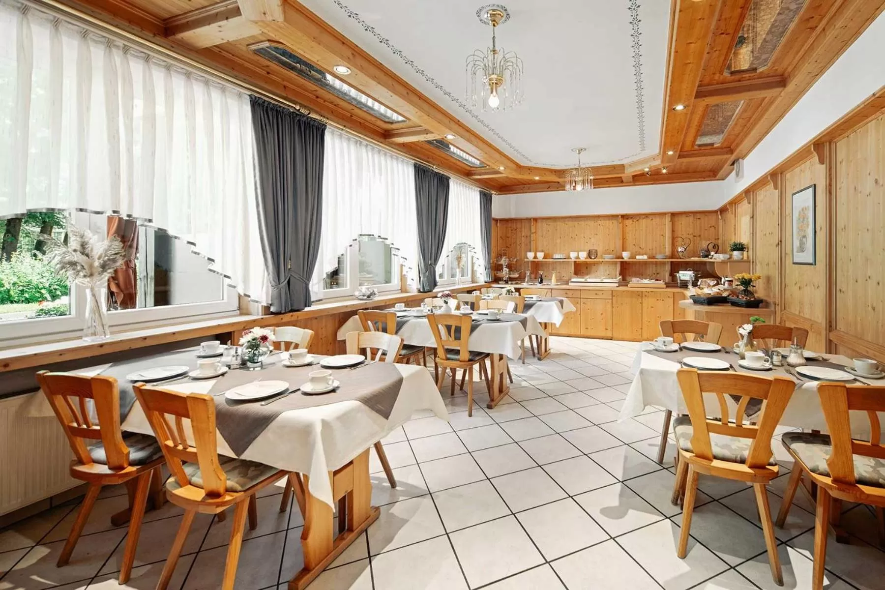 Restaurant/Places to Eat in Hotel Park Cafe Reichl