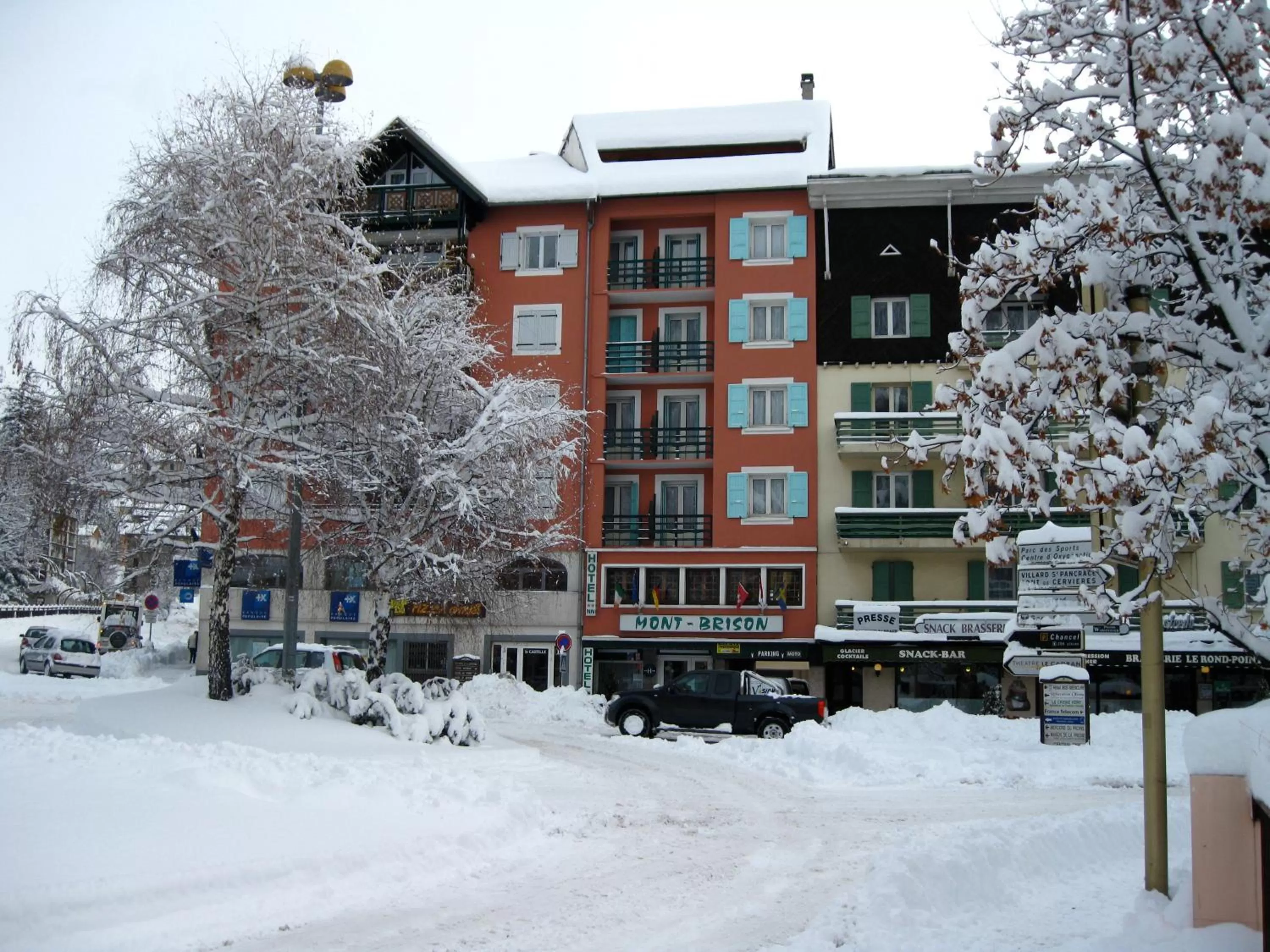 Facade/entrance in Hôtel Mont-Brison