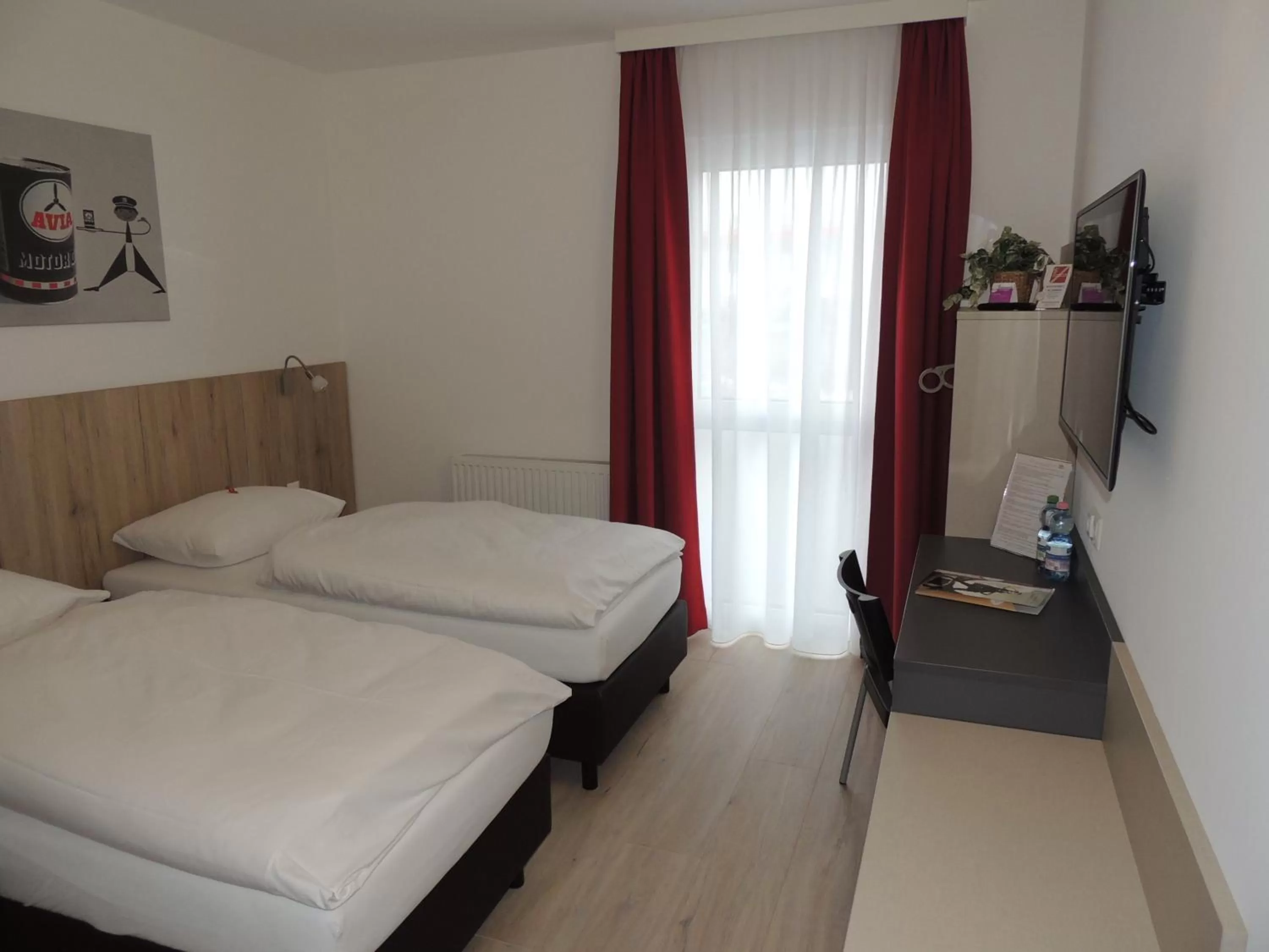 Photo of the whole room, Bed in AVIA Motel Bisamberg
