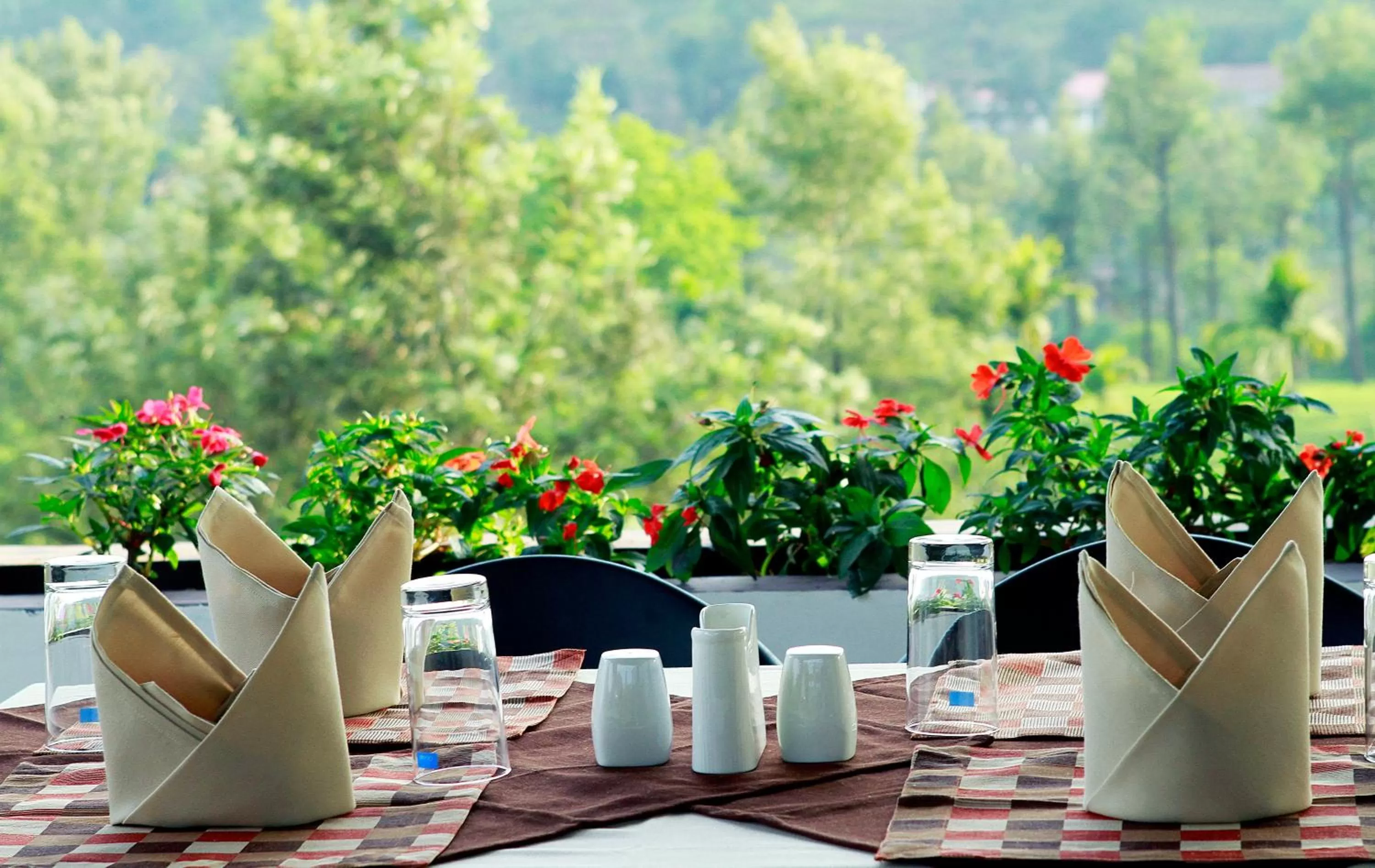 Restaurant/Places to Eat in Gruenberg Tea Plantation Haus