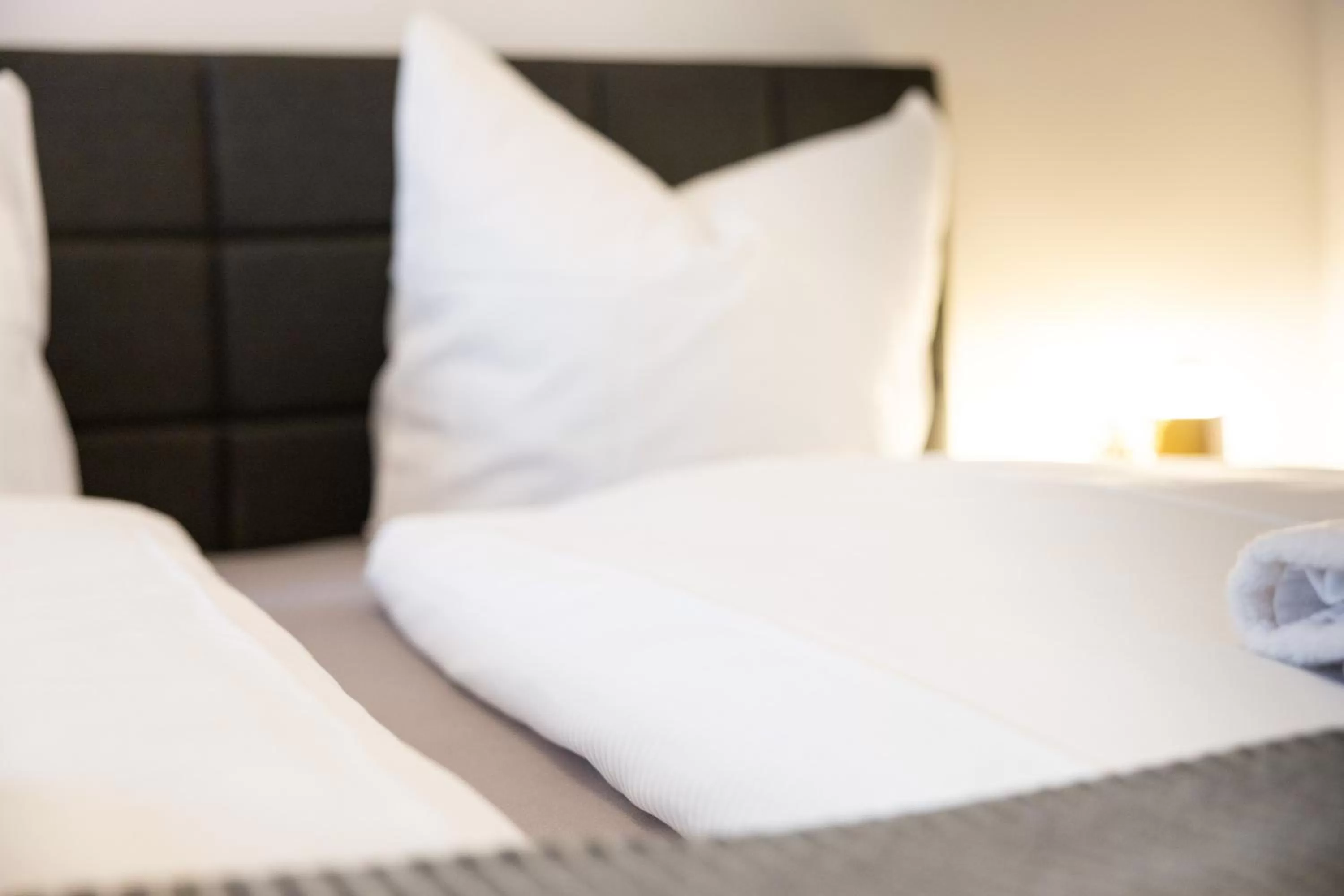 Bed in Ko-Living Space an der Oper - Street Art Design Apartments