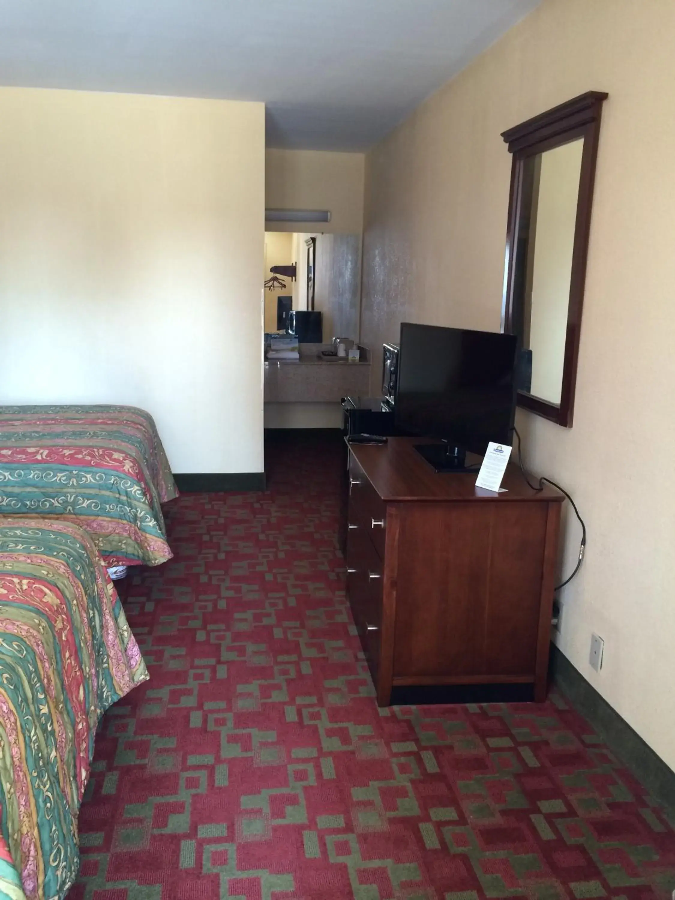 Double Room with Two Double Beds - Non-Smoking in Days Inn by Wyndham Elizabeth City Double Room with Two Double Beds - Non-Smoking in Days Inn by Wyndham Elizabeth City