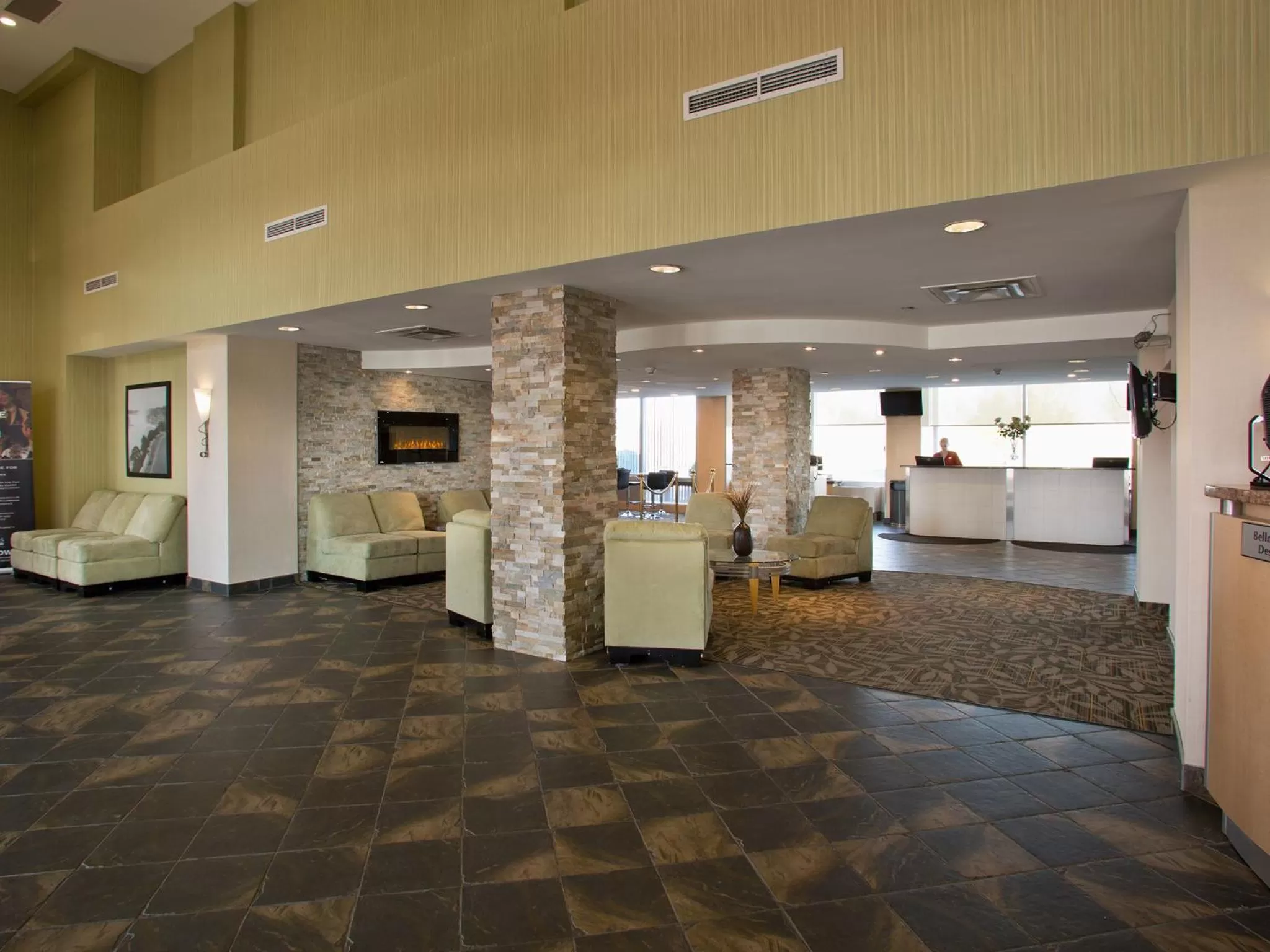 Property building in The Oakes Hotel Overlooking the Falls