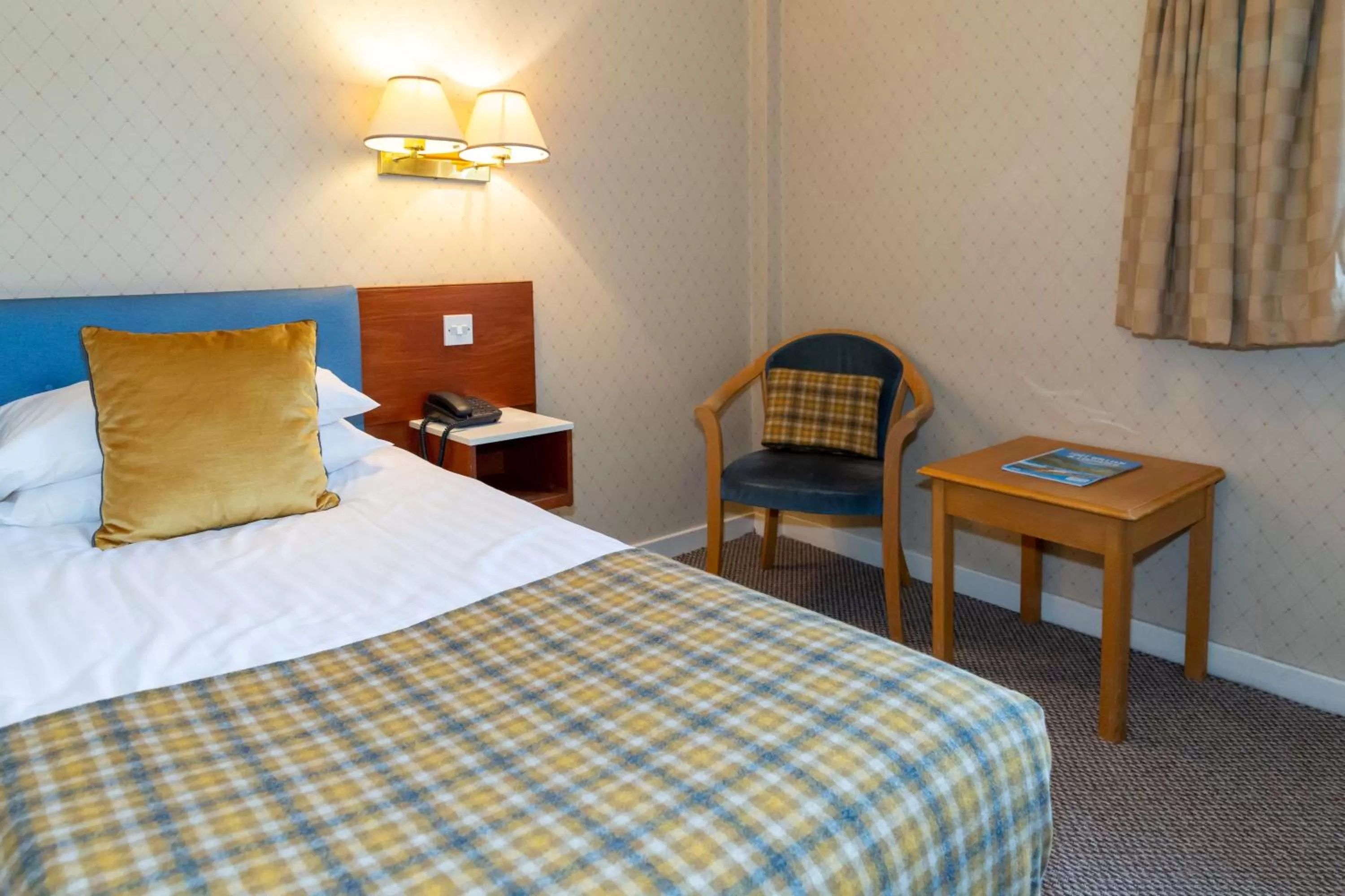 Bedroom, Bed in Alexandra Hotel