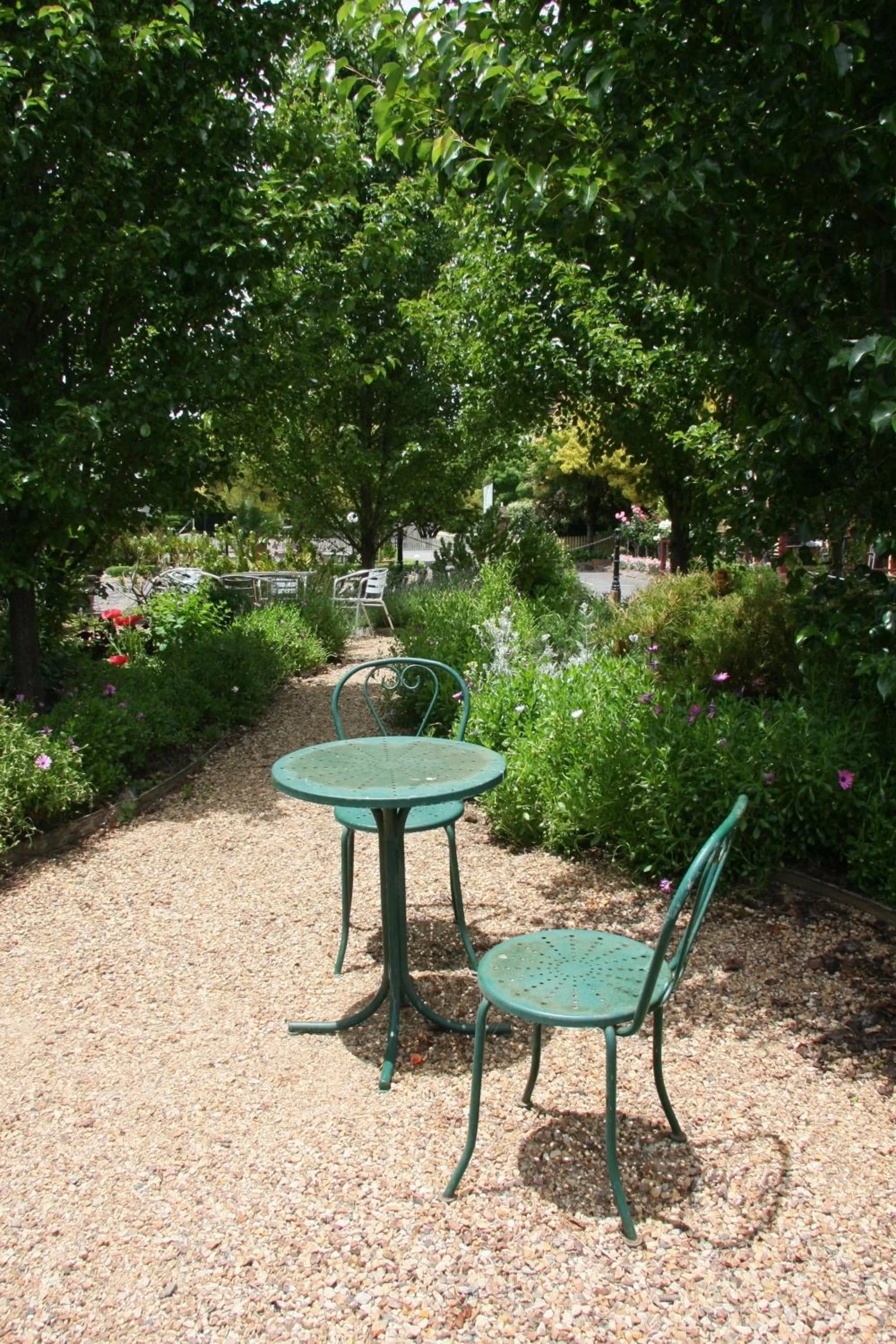 Facade/entrance in Central Springs Inn