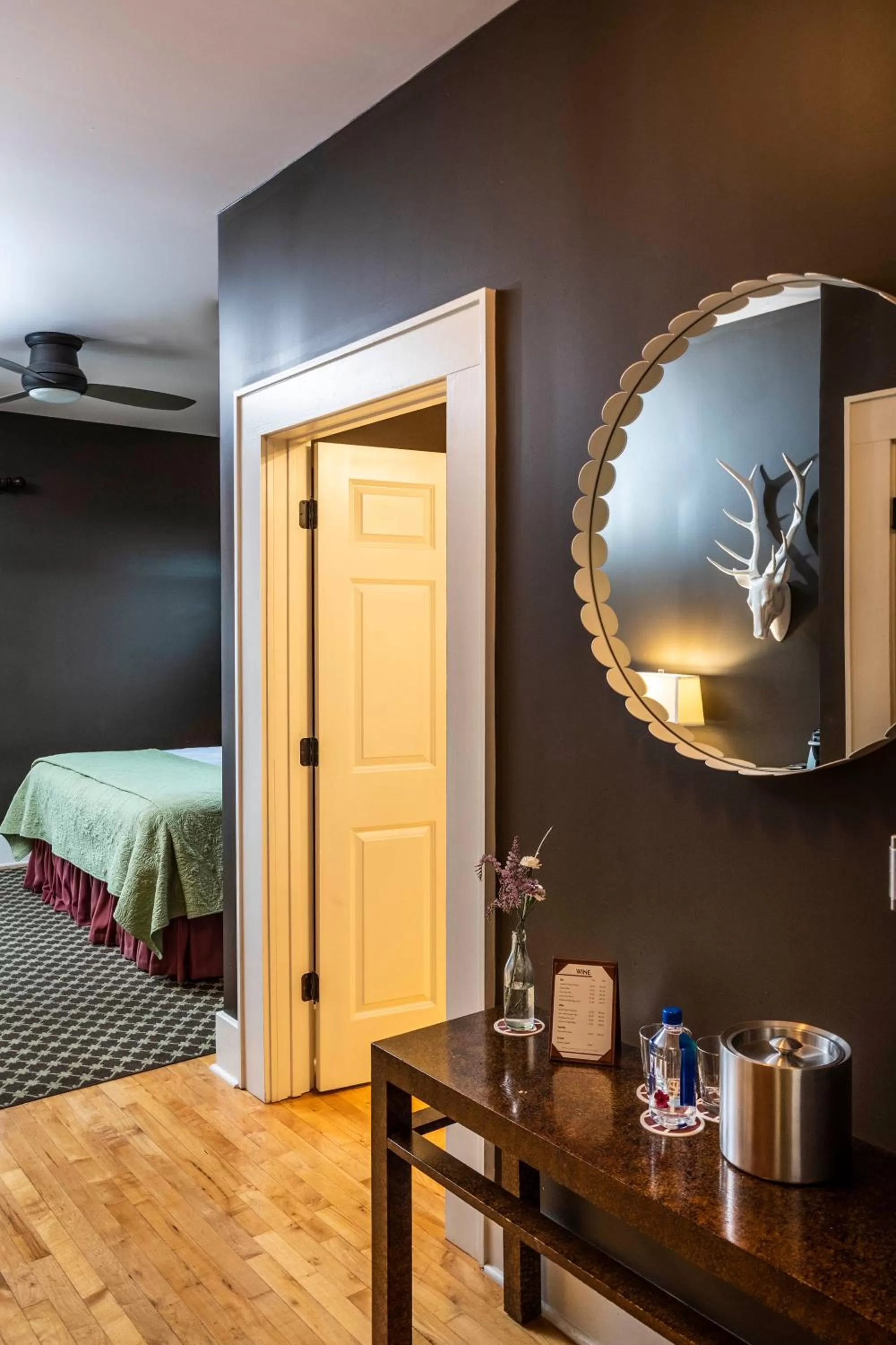 Photo of the whole room, Bed in Hotel Broad Ripple